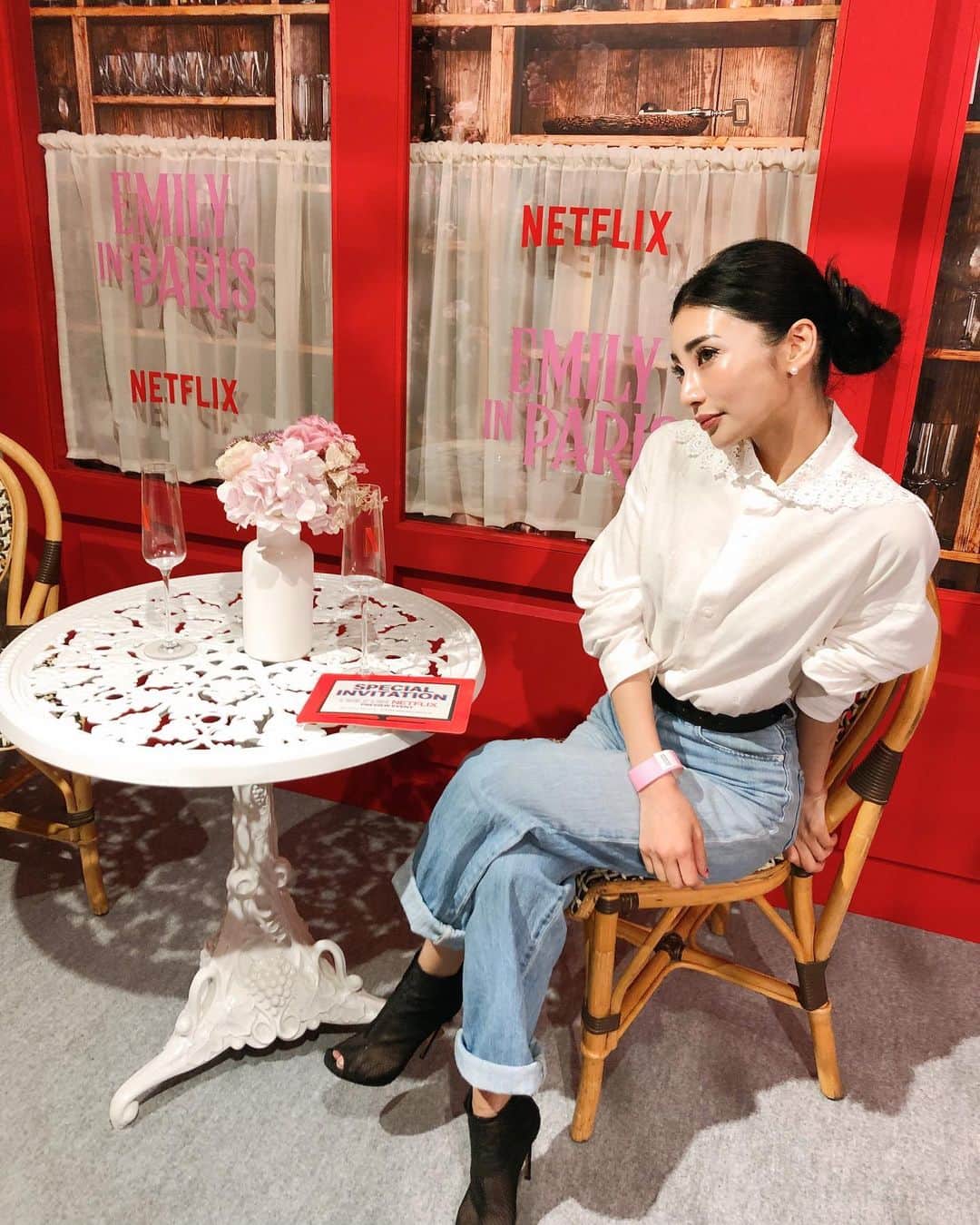 串戸ユリアのインスタグラム：「#OnlyOnNETFLIX 🎥🎞  みんなだいすき, いやだいすきというかもう 今やみんなのマスメディア NETFLIXのpop upイベントに✨  いろんなドラマシリーズの ブースがあって インスタ映えもするし アトラクションとしても 楽しめる🙌🎶  なにより花より団子なわたしには フードブースが😍 特におにぎり🍙びっくりするくらい美味しかった！！！ あのおにぎりだけでも食べにまた行きたいくらいだよ。笑  Pop upといってもさすがネフリクオリティ。 長い時間楽しめた🎶  5/20〜6/11 Q PLAZA Harajuku🎪🎬🎠  #NETFLIX #Popup」