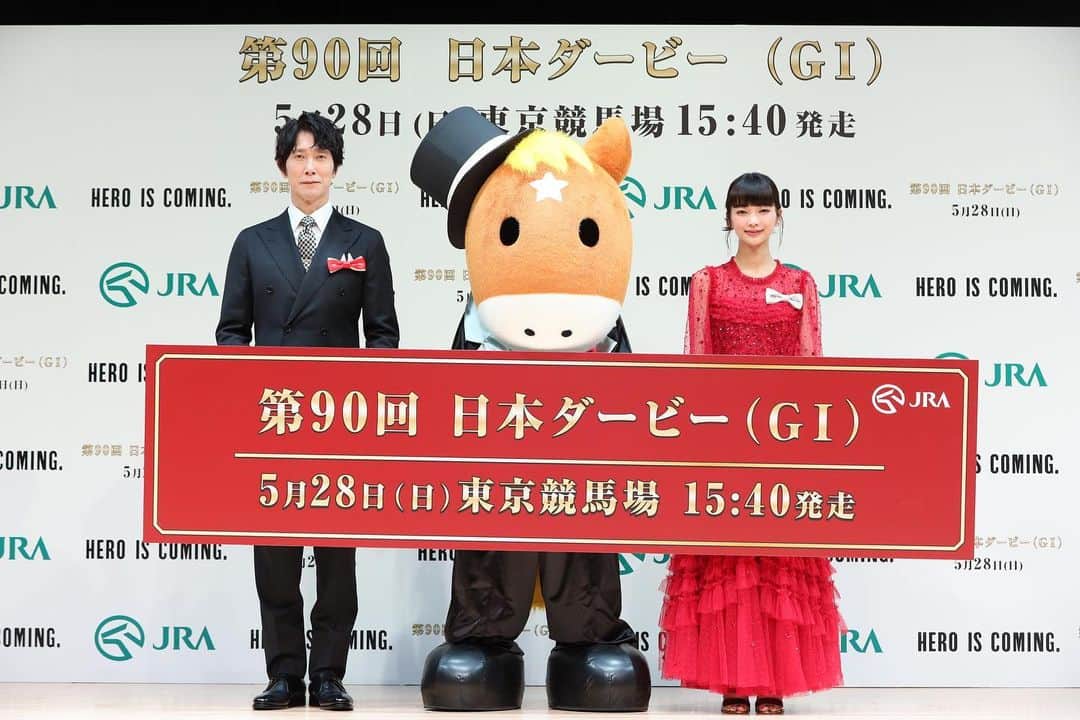 のインスタグラム：「本日は、『第90回　日本ダービー　PR発表会』に登壇させて頂きました！  蔵之介さん、福原さん、ターフィーくん、ダビノスケと日本ダービー90年の歴史を巡る楽しい時間でした。益々、28日の日本ダービー当日が楽しみで仕方ありません🐎 そして、私も作って頂いた"あなたのダービー新聞"はこちらのサイトからつくれるみたいですヨ！ぜひ！  https://jra-fun.jp/derby-timemachine/」