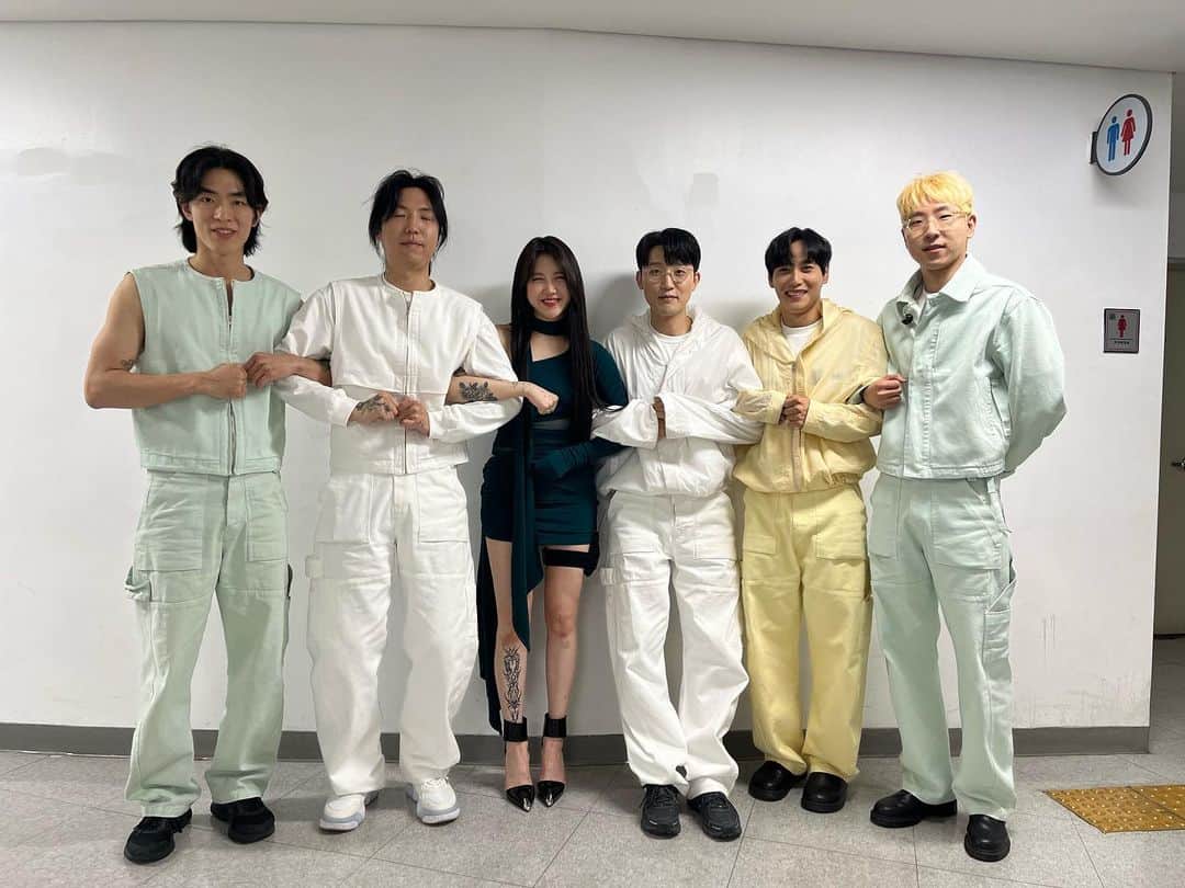 イェリンのインスタグラム：「나의 무기, 우리 밴드맴버들 너무 고생 많았어요. 항상 공연 때 마다 이런 저런 다른 편곡에 힘들 법도 한데 항상 열심히 해주시고 시간도 자주 내주는 우리 오빠들 덕분에 든든히 서울 콘서트를 마무리 지을 수 있었습니다. 감사해요 그리고 사랑해요🤍」