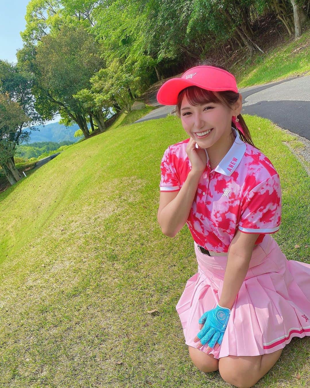 MIKIさんのインスタグラム写真 - (MIKIInstagram)「ノンスタイル井上さんに撮ってもらった1枚🩷🩷🩷anewの新作ピンクシリーズが可愛すぎる😍😮‍💨💞  @anewgolf_tokyo  #ゴルフ女子 #ゴルフ女子と繋がりたい #関西ゴルフ女子 #関西ゴルファー #韓国ゴルフウェア #可愛いゴルフウェア #かわいい」5月22日 17時23分 - mktyy_golf
