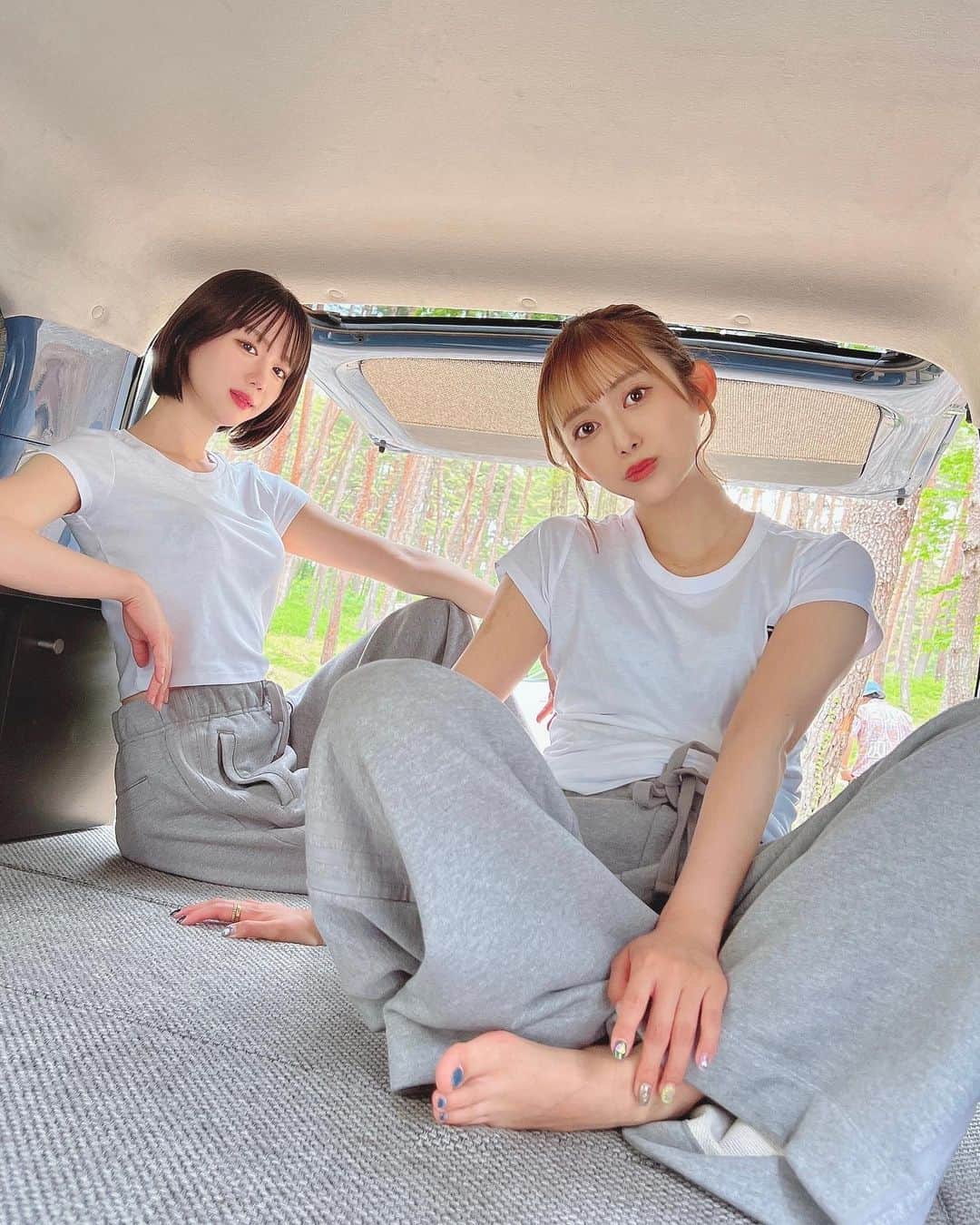 後藤佑紀のインスタグラム：「FLEXさんの撮影で山梨県八ヶ岳にある @folkwood_campground さんに行ってきました🏕  ゆいかまちゃんと🧒 初めましてなのにすぐ打ち解けて めちゃくちゃ楽しかった🥹💚  手ぶらで行けるキャンプ場🌲にはBBQだけじゃなくて 薪サウナもあったよ🧖‍♀️  おいしいごはんを食べて、大自然の中で整う🥹 最高この上なかった🥹✨  今日の撮影はキャンプグッズマガジンさんに掲載されるので楽しみにしててください🫶   #FLEX #folkwoodvillage  #folkwoodvillage八ヶ岳  #キャンプ #キャンプ場 #手ぶらキャンプ #女子キャンプ #キャンピングカー #キャンプグッズマガジン  #サウナ #サウナイキタイ #整い #レースクイーン」