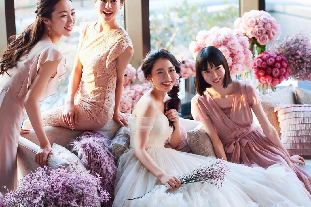 東京會舘本舘ウエディングさんのインスタグラム写真 - (東京會舘本舘ウエディングInstagram)「@tokyokaikan_wedding .——————————. * 降り注ぐ自然光と皇居の眺めを堪能できる 贅沢でラグジュアリーなパーティ会場。  おふたりの理想や希望をお聞きし おふたりらしさ溢れる会場をご提案します。 * ——————————. #東京會舘 #tokyo #関東花嫁 #weddingdress #東京花嫁 #wedding #dress #ウェディングドレス #プレ花嫁 #卒花 #結婚式場 #日本中のプレ花嫁さんと繋がりたい #結婚式準備 #ウェディングレポ #ブライダルフェア #チャペル #結婚式 #パーティ #披露宴 #weddingparty #結婚式場探し #大正ロマン #ウェディング #式場探し #式場見学 #会場コーディネート #装花 #会場装花 #会場装飾 #婚礼」5月22日 17時37分 - tokyokaikan_wedding