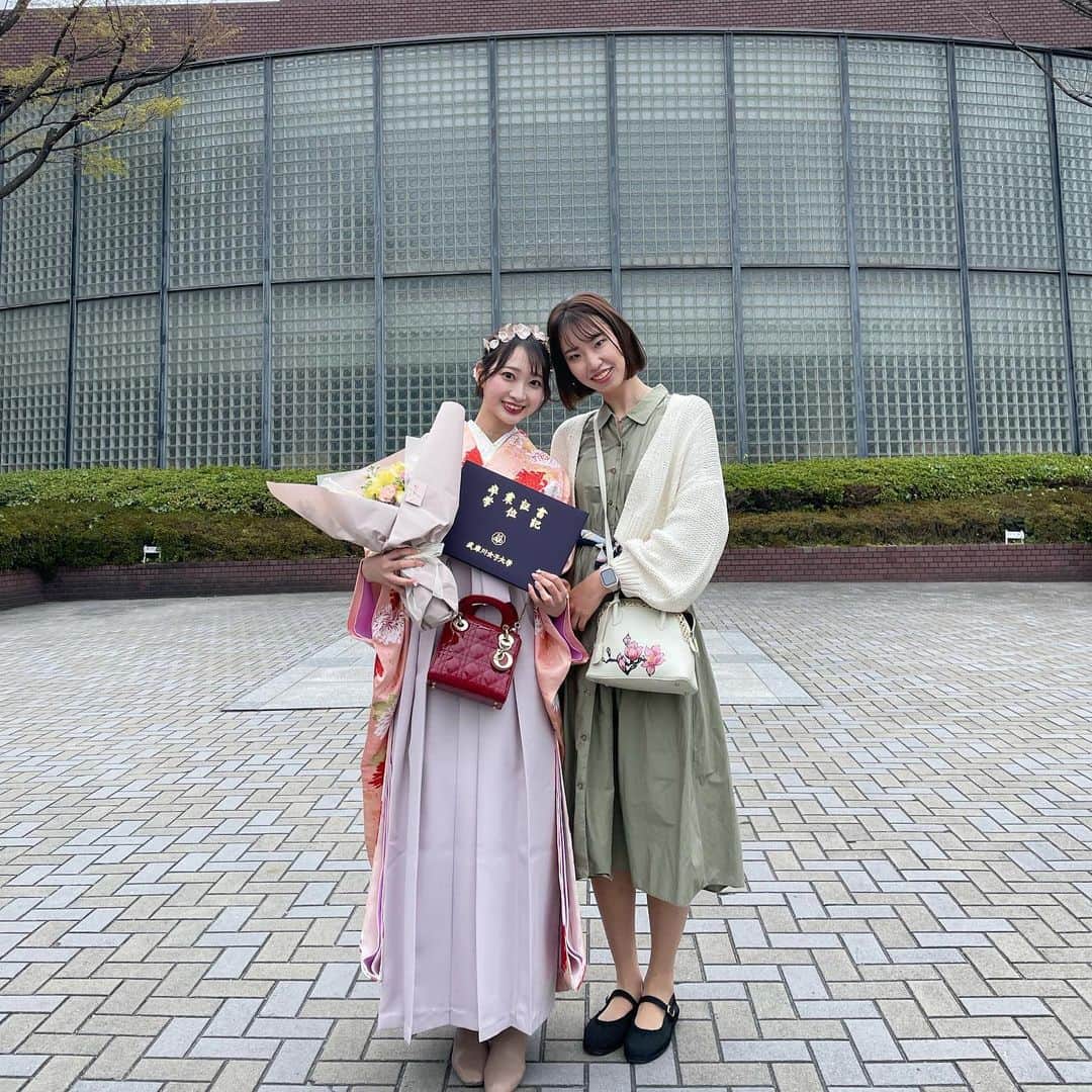 KANAKAさんのインスタグラム写真 - (KANAKAInstagram)「まなとまゆ遠いところ来てくれてありがとう💗  最後の写真、大好きなみんなに囲まれて本当に幸せなエモい写真📸  #卒業 #卒業式 #袴」5月22日 17時49分 - canika_1111