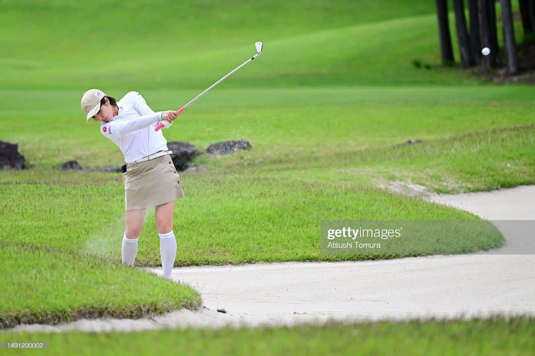 小野祐夢のインスタグラム：「.ブリヂストンレディスオープン⛳️  2日目☔️雨とか関係なくドライバー曲げすぎ↖️↗️↖️↗️  一年で唯一家から通える試合だったから4日間やりたかった😓  どしゃ降りの中、応援していただきありがとうございました！ 私はカッパを着るタイミングを逃し、最後は傘なんかいらないと思うぐらいベタベタでした笑  今日、カメリアヒルズでモンダミンの予選会がありましたが通過できました😊  次はリゾートトラストです🏌🏼‍♂️」