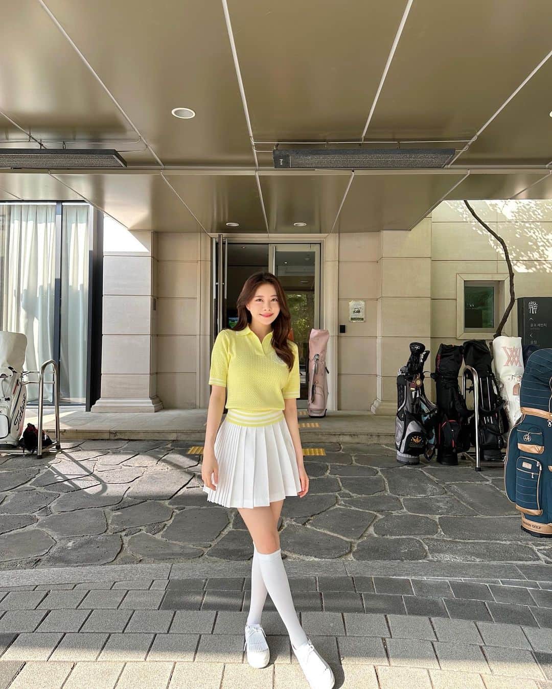 キム・ミニョンさんのインスタグラム写真 - (キム・ミニョンInstagram)「언니들이랑 골프연습하러 💕 우리 커플룩입었어요😆 골프는 언제잘치게되는걸까..⛳️ ㅋㅋㅋㅋㅋㅋㅋㅋㅋㅋㅋ」5月22日 18時06分 - minyoung_aori