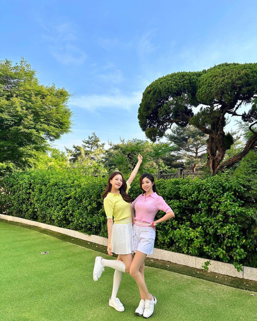 キム・ミニョンさんのインスタグラム写真 - (キム・ミニョンInstagram)「언니들이랑 골프연습하러 💕 우리 커플룩입었어요😆 골프는 언제잘치게되는걸까..⛳️ ㅋㅋㅋㅋㅋㅋㅋㅋㅋㅋㅋ」5月22日 18時06分 - minyoung_aori