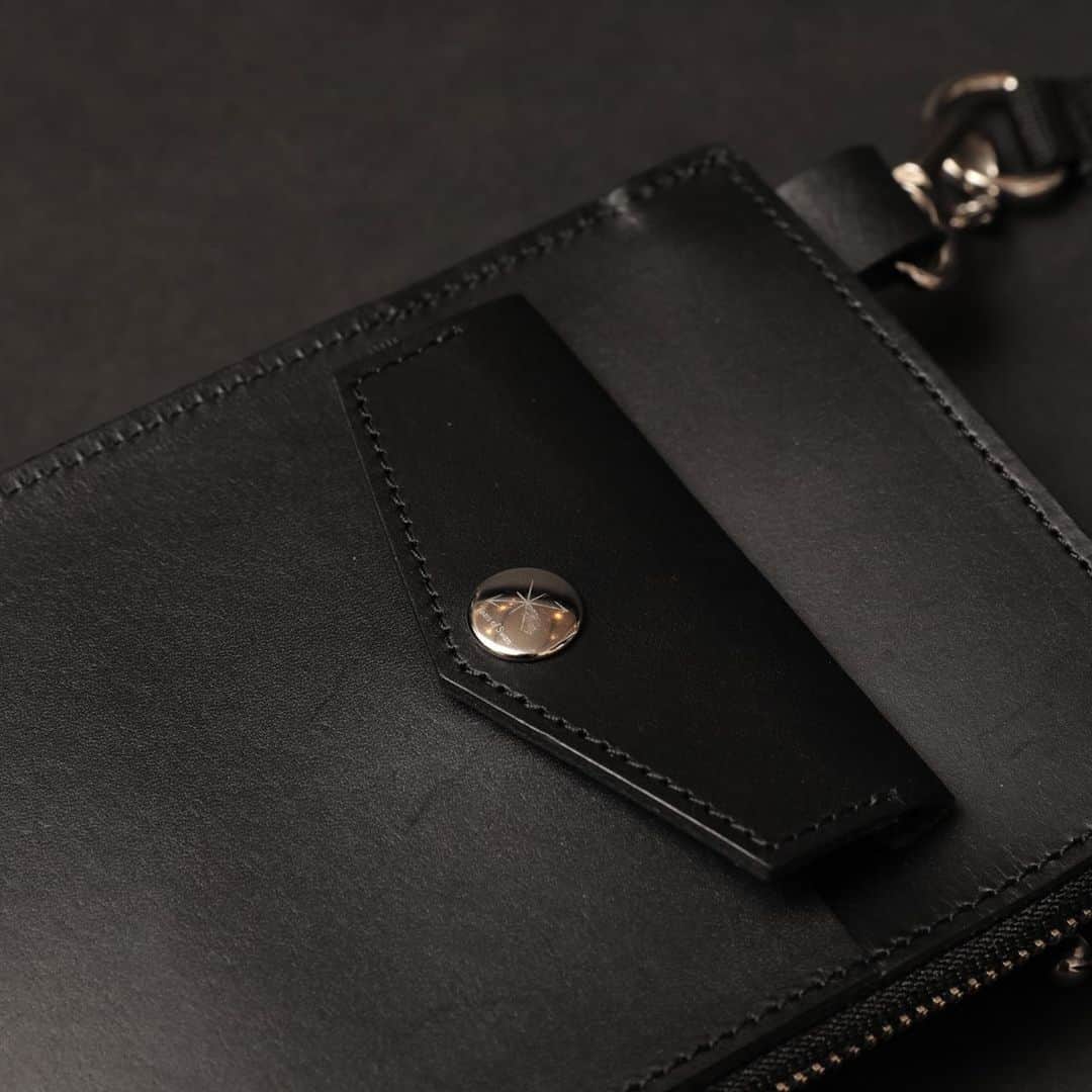 白鳥雪之丞さんのインスタグラム写真 - (白鳥雪之丞Instagram)「TEARS OF SWAN-SMARTPHONE LEATHER ZIP CASE、心斎橋PARCO店頭、webshopにてオーダー受付中ですので宜しくお願い致します😊🏬💻  https://tears-of-swan.shop-pro.jp/?pid=174609083 (5月下旬発送開始)  @tears_of_swan  #tearsofswan  #smartphonecase #leathercase #スマホケース」5月22日 17時59分 - yukinojoeshiratori