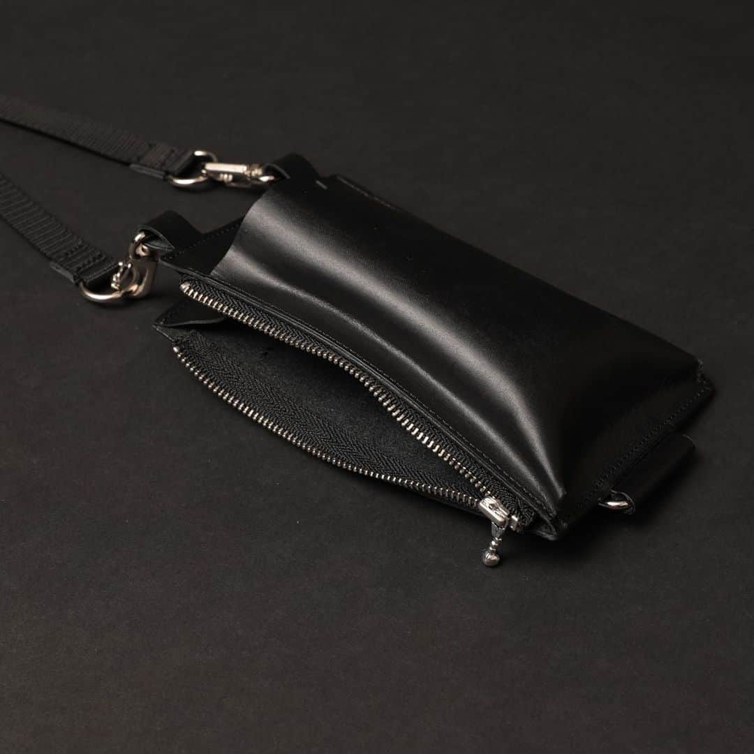 白鳥雪之丞さんのインスタグラム写真 - (白鳥雪之丞Instagram)「TEARS OF SWAN-SMARTPHONE LEATHER ZIP CASE、心斎橋PARCO店頭、webshopにてオーダー受付中ですので宜しくお願い致します😊🏬💻  https://tears-of-swan.shop-pro.jp/?pid=174609083 (5月下旬発送開始)  @tears_of_swan  #tearsofswan  #smartphonecase #leathercase #スマホケース」5月22日 17時59分 - yukinojoeshiratori