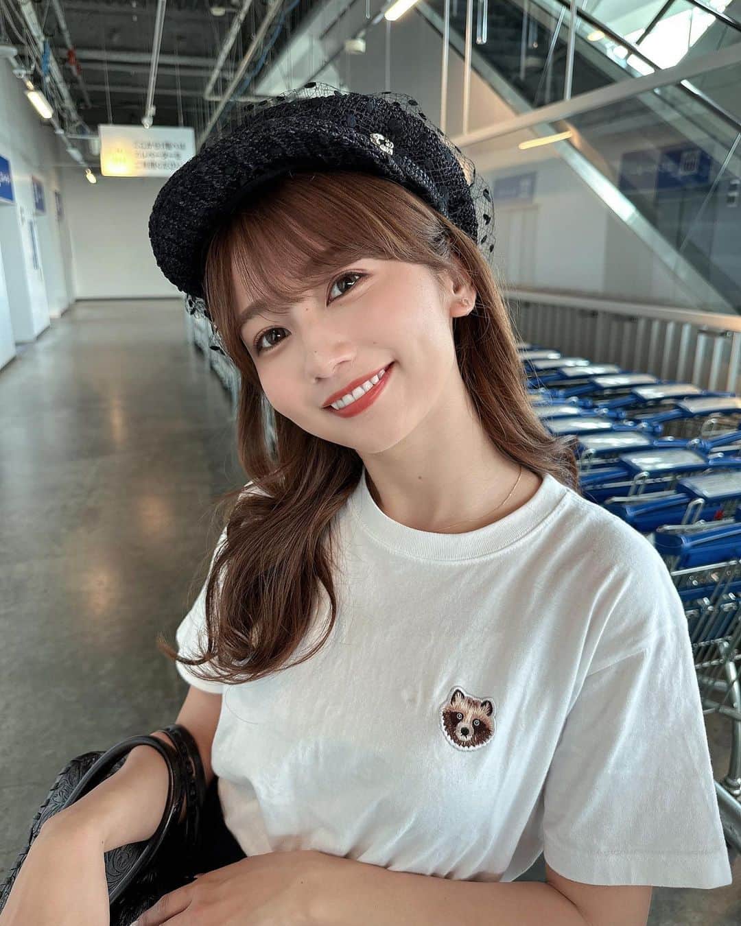 細沼紗花のインスタグラム：「.  @tanuki.studio.tokyo かわいい🐾  . #tシャツ#tシャツコーデ  #ca4la#ikea」
