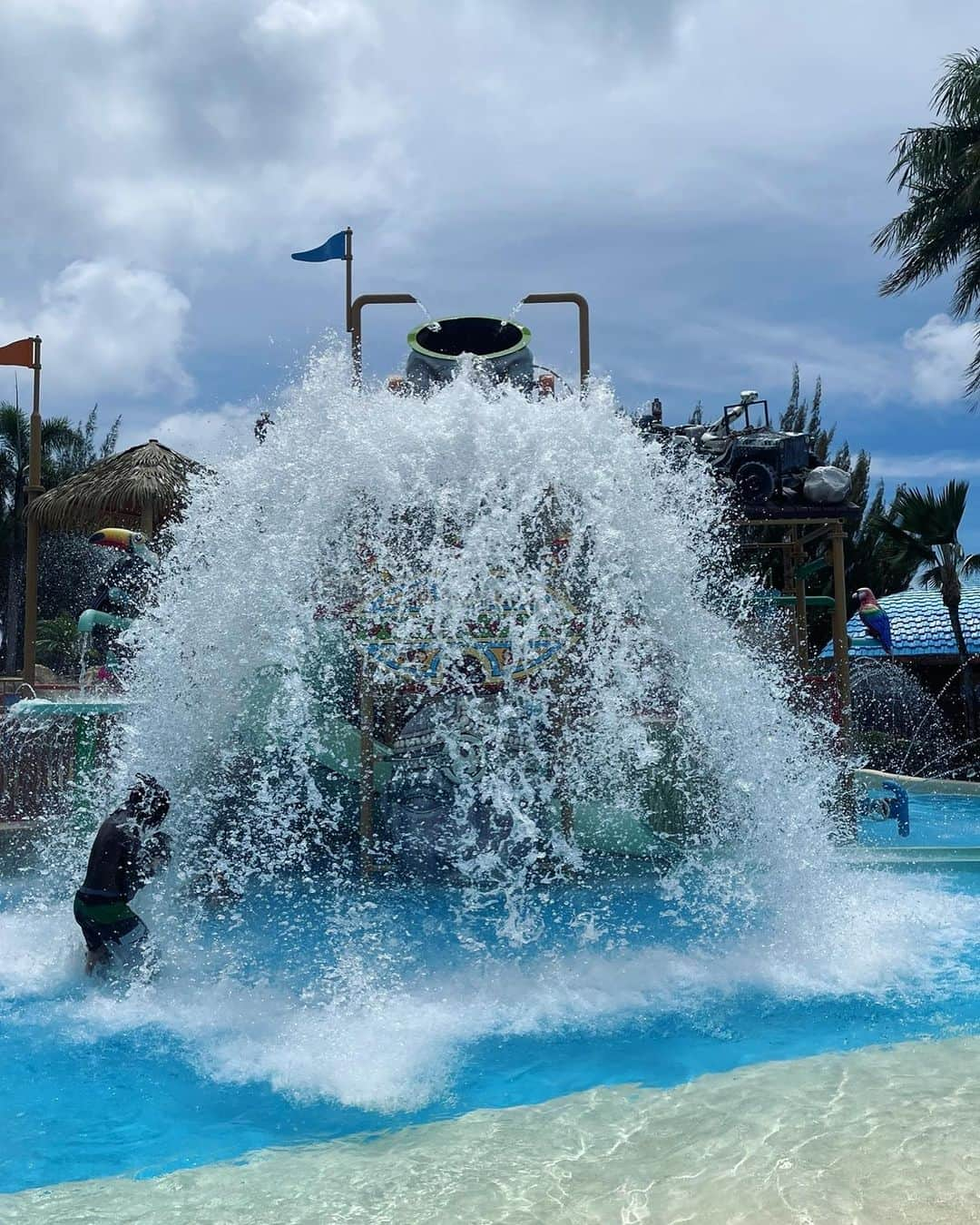 オ・スンア さんのインスタグラム写真 - (オ・スンア Instagram)「-  여기가 지상낙원?!🥰💕💕  #saipan #worldresort #saipanplay #waterpark💦 #👍🏻」5月22日 18時07分 - snowmanloveu