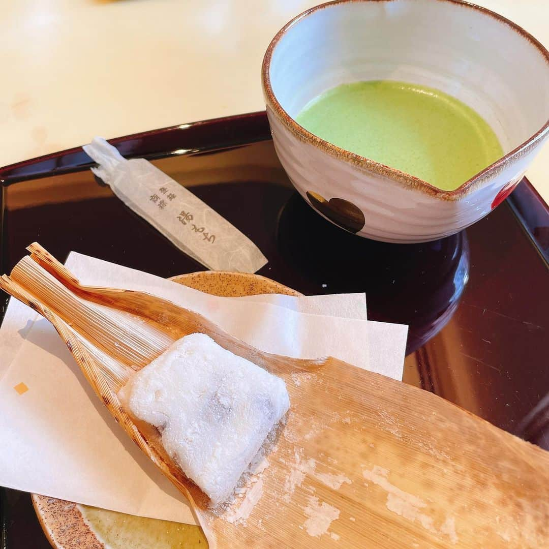 土井玲奈さんのインスタグラム写真 - (土井玲奈Instagram)「朝。 旅館のお部屋のテラスでまったり。 豆からコーヒーミルで挽いたコーヒー飲めるの嬉しや☕️♥️  箱根湯本のだんご&お餅たちも美味しかった🍡  #箱根旅行  #箱根温泉  #箱根湯本 #ちもと #湯もち  #手焼堂箱根湯本店 #炭火焼きだんご」5月22日 18時10分 - doixreina