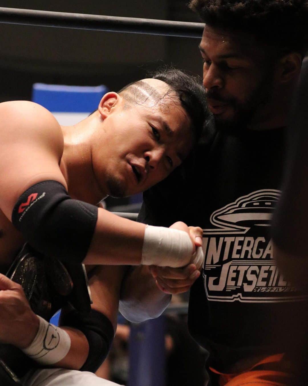 KUSHIDAのインスタグラム：「Equal footing @jet2flyy」
