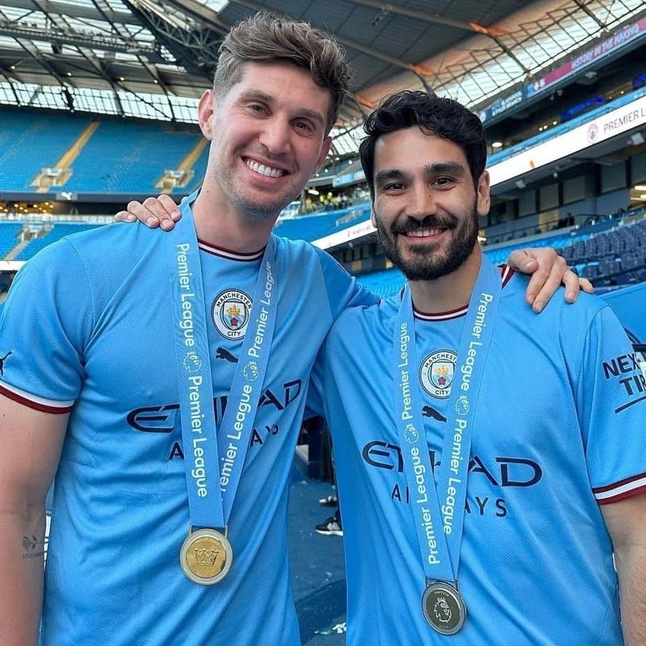 イルカイ・ギュンドアンさんのインスタグラム写真 - (イルカイ・ギュンドアンInstagram)「A Sunday to remember 💙🏆 ... but we are not done yet for this season! 🔥 #CmonCity」5月22日 18時12分 - ilkayguendogan