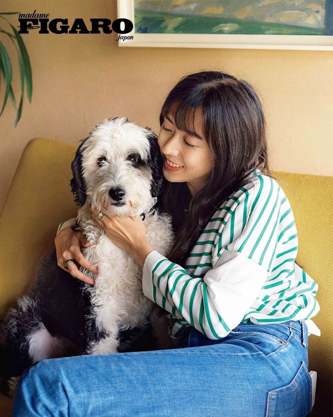 桐島かれんのインスタグラム：「「フィガロジャポン」7月号、巻頭特集「犬との幸せな暮らし」5にて、娘と共に取材をうけました。夫が撮った我が家の歴代の犬たちの写真も掲載されています。  #figarojapan #フィガロジャポン」
