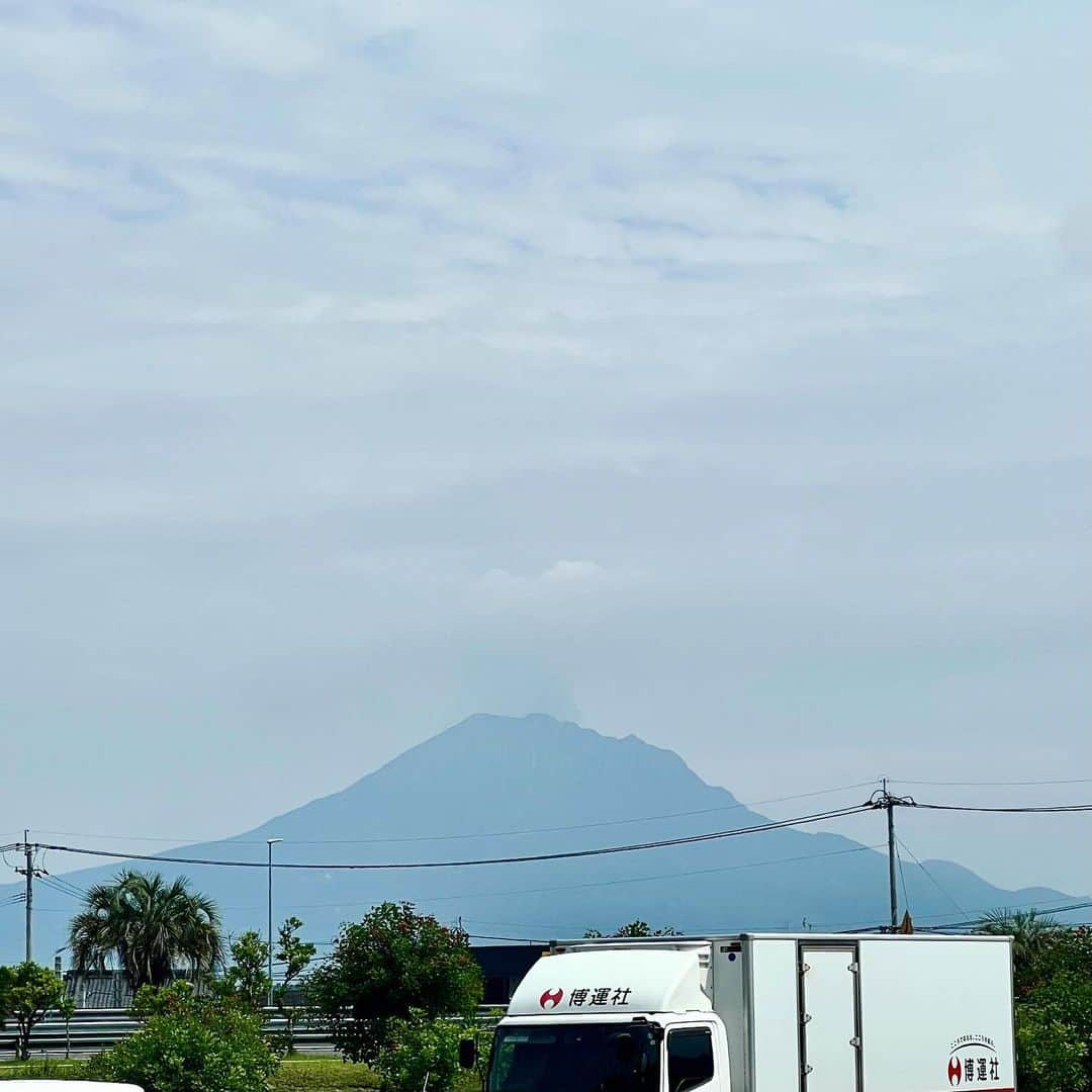 内田聡一郎さんのインスタグラム写真 - (内田聡一郎Instagram)「鹿児島、天文館にて。 @dance.design_tuner  新作ポッピンフィグのリリースセミナー。 来て頂いた皆様ありがとうございました🫶  ちょうどいいゆるめな質感が最高な新作ポッピンフィグ。 ぜひお試しください🕺  #ダンスデザインチューナー #dAnce #スタイリング剤 #セミナー　#鹿児島 #天文館」5月22日 18時22分 - soucuts