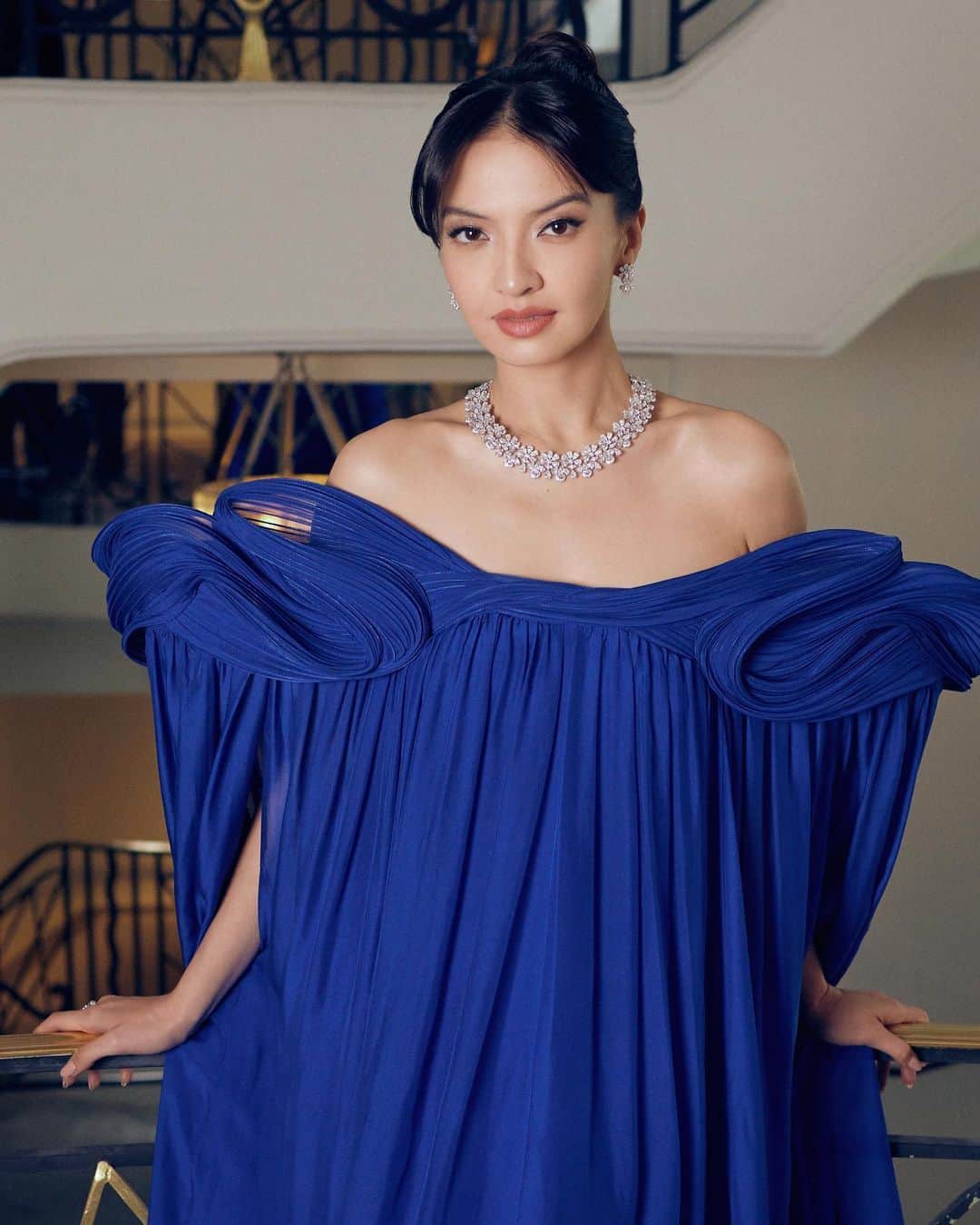 ラライン・シャーさんのインスタグラム写真 - (ラライン・シャーInstagram)「#Cannes2023  Thanks for making it an evening to remember   Photographer @stepanfilenko  Jewelry @chopard  Dress @gauravguptaofficial @stevendoanstyle @maisonbose @boseh1  Makeup by @danielkolaricmakeup using @patmcgrathreal #patmcgrathlabs  Hair by @virginie.pineda using @dessangeparis   #ChophardLovesCinema #festivaldecannes」5月22日 18時26分 - ralineshah
