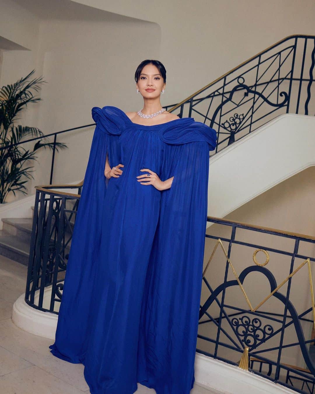 ラライン・シャーさんのインスタグラム写真 - (ラライン・シャーInstagram)「#Cannes2023  Thanks for making it an evening to remember   Photographer @stepanfilenko  Jewelry @chopard  Dress @gauravguptaofficial @stevendoanstyle @maisonbose @boseh1  Makeup by @danielkolaricmakeup using @patmcgrathreal #patmcgrathlabs  Hair by @virginie.pineda using @dessangeparis   #ChophardLovesCinema #festivaldecannes」5月22日 18時26分 - ralineshah