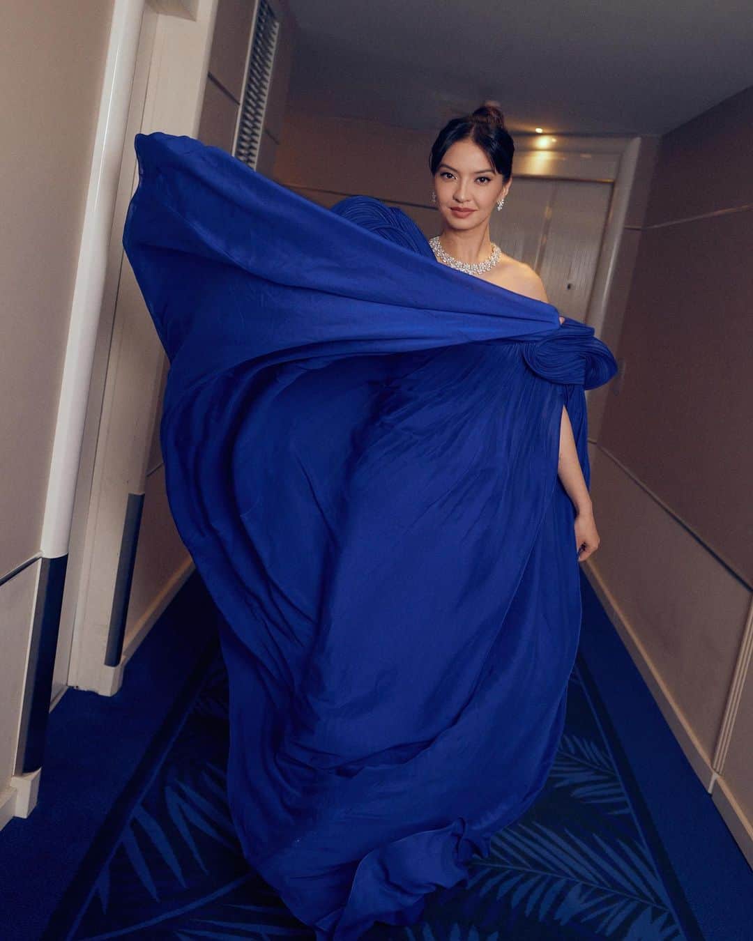 ラライン・シャーさんのインスタグラム写真 - (ラライン・シャーInstagram)「#Cannes2023  Thanks for making it an evening to remember   Photographer @stepanfilenko  Jewelry @chopard  Dress @gauravguptaofficial @stevendoanstyle @maisonbose @boseh1  Makeup by @danielkolaricmakeup using @patmcgrathreal #patmcgrathlabs  Hair by @virginie.pineda using @dessangeparis   #ChophardLovesCinema #festivaldecannes」5月22日 18時26分 - ralineshah