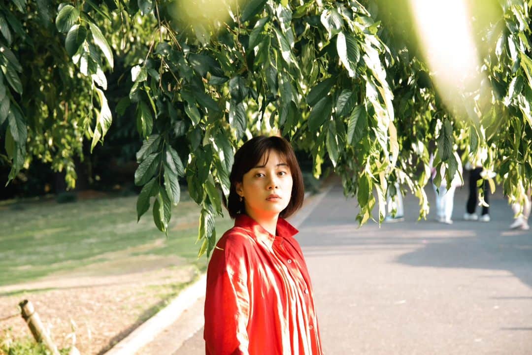 浅沼惠理のインスタグラム：「@hayate_photo1   #green #red #portrait」