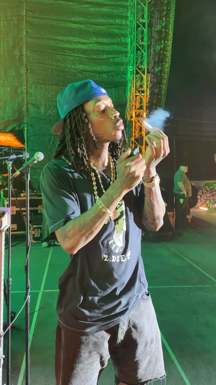 ウィズ・カリファのインスタグラム：「PUERTO RICO WAS CRAZY  STILL TRIPPIN😎🥰😆☮️🫵🏽✌🏾😋💜🍄」