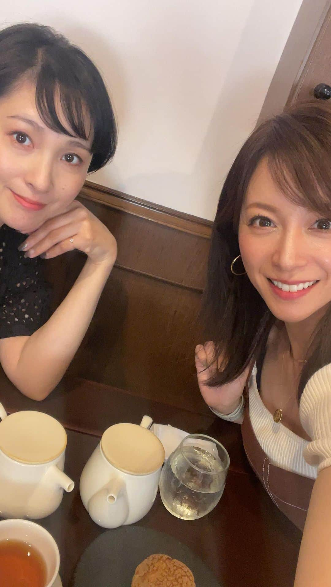 小野寺皐のインスタグラム：「カナちゃん @kana_l0226 とランチへ🍽️  ラザニアはボリューム満点💯  からの、移動して、お茶へ🤭w  シュークリーム＆白桃の紅茶🫖  美味しゅうございました☺️  子供達の話や美容の話、飲食店情報、などなど、 ゆっくりたっぷりおしゃべりできて、 とっても楽しかった〜ぁ🙌  お誕生日プレゼントもありがとう🥰🥰🥰  息子が幼稚園からのお友達なのでかれこれもう6年！早いな〜ぁ✨ 小学校も一緒で息子達も仲良し😊 親子共々、いつもお世話になってます🙏  周りにいてくれる皆んな、優しくて素敵な子ばかりで感謝☺️💕  #gatto#patisseriegirouttecaffe#lunch#teatime#friend#mama」