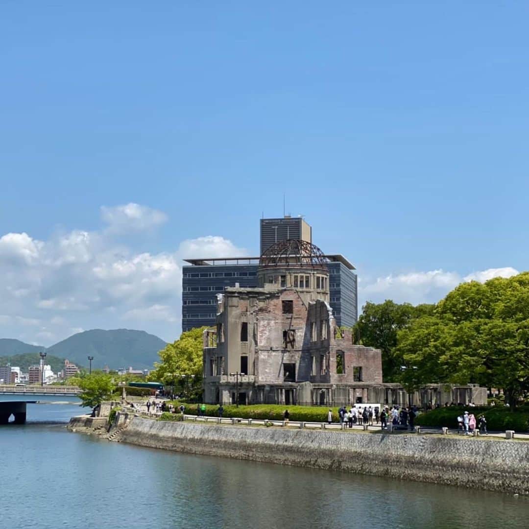 谷中麻里衣さんのインスタグラム写真 - (谷中麻里衣Instagram)「Throwback to when I went to Hiroshima, the site of the G7 summit 🌸 For coverage of the event, check out my Twitter account, where I post links to my program (link in bio) 😊  G7にあわせて、広島に行ったときの写真を✨ 何度かお仕事で行ったことがあったのですが、時間をかけて平和記念資料館を訪れたくてプライベートでも🌸 広島城や厳島神社にも初めて行けました🥰  #広島#原爆ドーム#広島平和記念公園#麻里衣旅行#hiroshima#g7」5月22日 18時38分 - marieyanaka