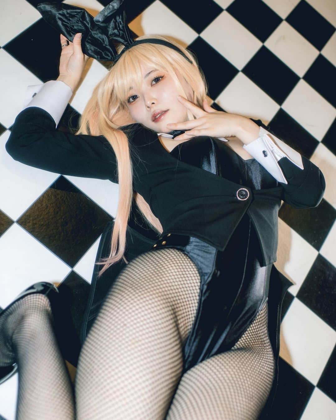 柳葉ころんのインスタグラム：「ハロパ海夢♡  #バニー #着せ恋 #着せ恋コスプレ  #その着せ替え人形は恋をする  #コスプレ #キャラコス #バニーガール  #スタジオマカロンナイト #スタジオマカロン #喜多川海夢 #海夢 #ギャル #コスプレイヤー #モデル #コスプレモデル」