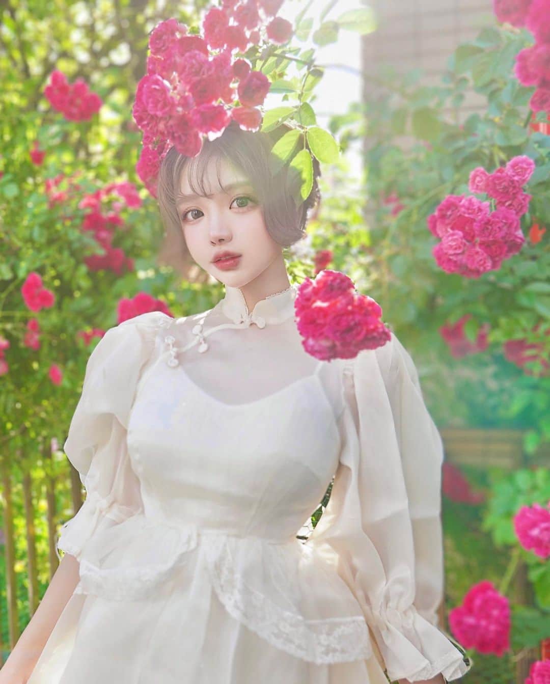 くまくまくまのインスタグラム：「・ 最近ハマってる乙女心溢れまくるアパレルブランド「imyourankin」♡  お洋服はデザインから使う生地まで、何もかもこだわりがすごくて、個性的で美しすぎる🧚  特別な日とか、パーティーやお誕生日の日にもオススメ🤗♡  #アパレル#アパレルブランド#imyourankin#乙女心#海外ファッション#中国风#中国ファッション#チャイナドレス#チャイナ服#レースワンピース#ガーリーコーデ#ガーリーファッション#夏コーデ #夏服コーデ#雰囲気女子#雰囲気推してください#インスタ映え#ミラーレスのある生活#一眼レフのある生活#ファンタジー#幻想的」