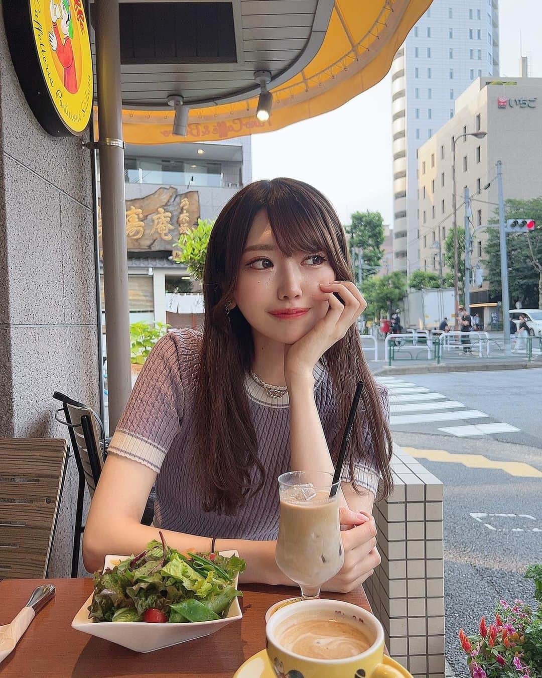 SHINTANITOUKOのインスタグラム：「あづあづとパーソナルカラー診断したあとカフェした🫖🍰♡  #カフェ #カフェ巡り #cafe #パーソナルカラー診断 #パーソナルカラー #まさかの #ブルベ夏 #乃木坂 #六本木カフェ #六本木 #ランチ #lunch #楽しい時間」