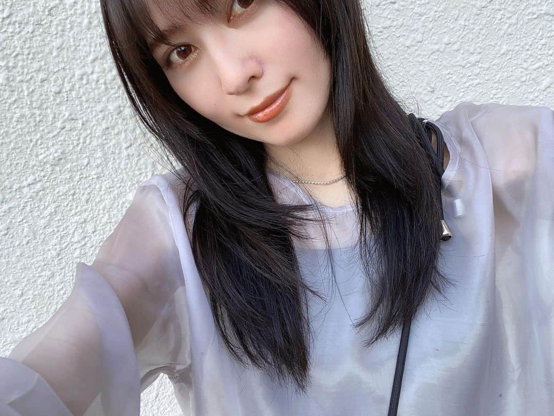 けいこのインスタグラム：「ちょっとイメチェン✨ サイドにレイヤーたっぷり🩶🩶」