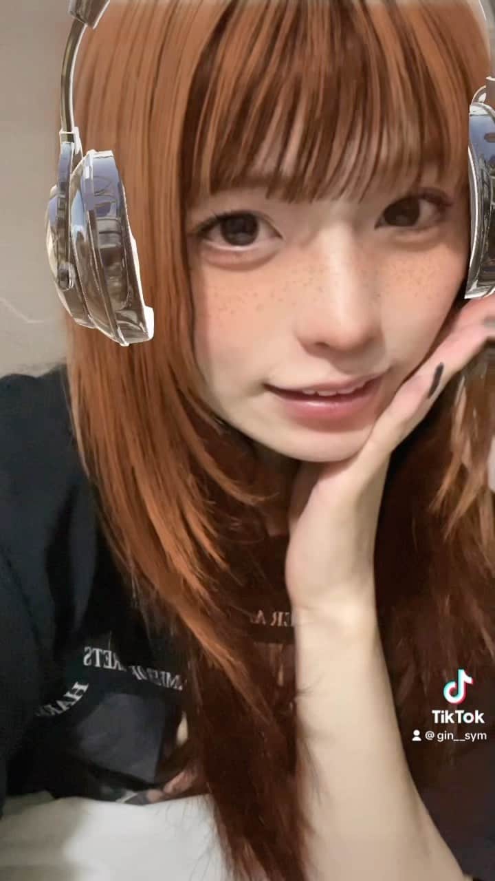 ぎんしゃむのインスタグラム：「この髪色似合ってる？」