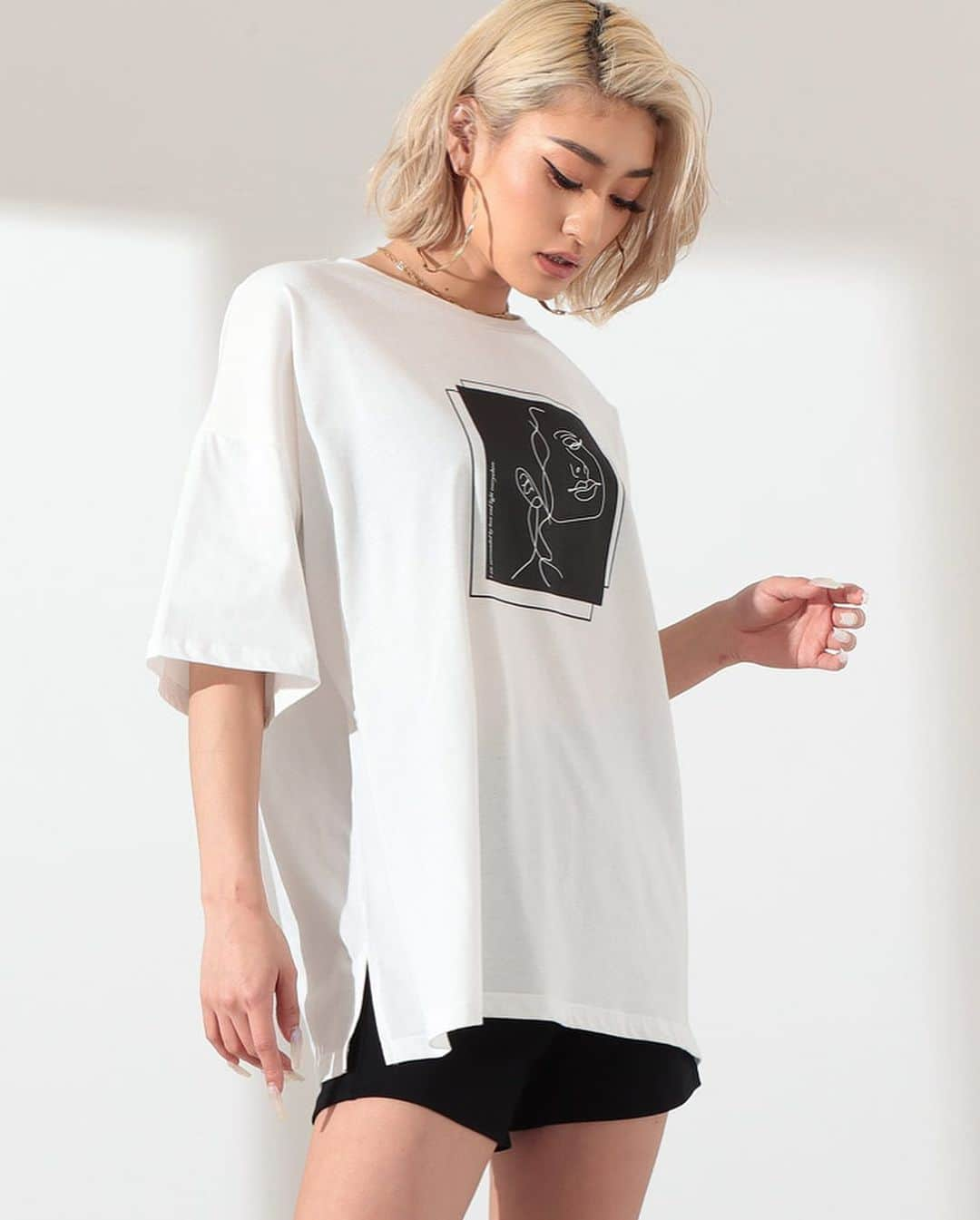 ANAP ONLINE SHOPさんのインスタグラム写真 - (ANAP ONLINE SHOPInstagram)「【5/22新作Tシャツ3選】  5/22公開の新作アイテムから 3つのTシャツをピックアップしました！  公式サイトにて 他の新作アイテムも紹介しています♪  ぜひプロフィール(@anap_onlineshop )のURLから、公式サイトを覗いてみてください👀  🔍商品情報  フェイスプリントモノトーンビッグTシャツ 493-2550 カレッジ刺繍ビッグTシャツ 493-2551 サイドシャーリングロゴプリントTシャツ 493-2543  —————————————————  @anap_onlineshopは、 トレンドアイテムを取り扱うプチプラファッション通販です♡ ANAPの他にも様々なジャンルのブランドを取り扱っています✨  また、商品をオトクに買えるキャンペーンをほぼ毎日開催！ ストーリーズにてオトクな情報を発信中📢 お見逃しのないよう、是非フォローをお願い致します！  ▼▼▼▼　開催中イベント　▼▼▼▼ 只今、@anap_onlineshopにて 🔥まとめ買いでお得🔥 10%OFFクーポン配布中！  💝開催期間💝 5/22(月)10:00〜5/26(金)8:59  詳細はプロフィールURLorハイライトをチェック✔  —————————————————  #anap #春夏コーデ #カジュアルコーデ #大人カジュアルコーデ #tシャツ」5月22日 18時53分 - anap_onlineshop