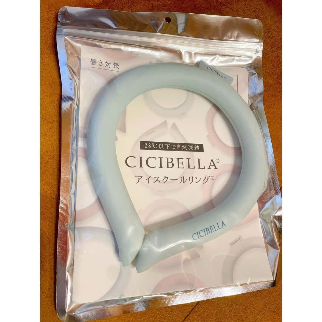 甲斐はるかのインスタグラム：「CICIBELLA ひんやりアイスクールリング🧊🩵  28℃以下で自然凍結！ 冷凍冷蔵不要の便利グッズ🩵  これからの季節にぴったり👐  PR @cicibella_official #シシベラ #アイスクールリング #クールリング #ひんやりリング #熱中症対策 #熱中症対策グッズ #便利グッズ #cicibella」