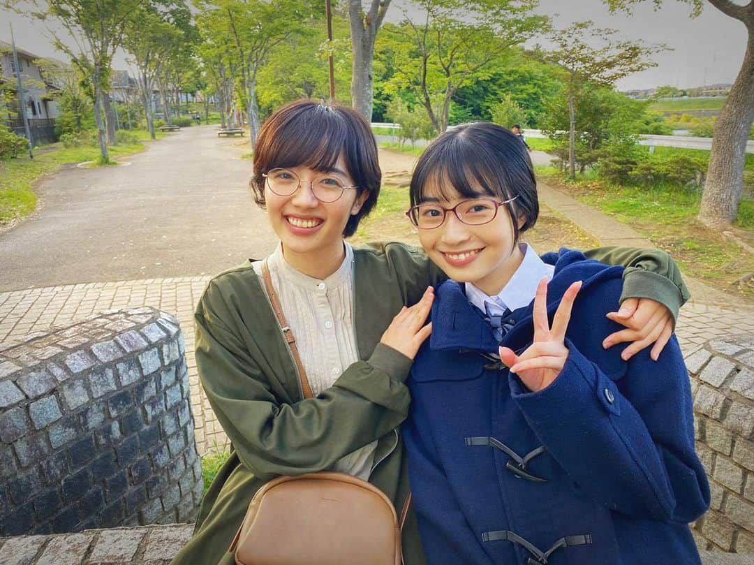 クライムファミリーさんのインスタグラム写真 - (クライムファミリーInstagram)「🧡" Wまいまい " の2ショット🧡  👭28歳のまいまい(#森田望智 ) 👭学生時代のまいまい(#田中海凪 )  田中さんは役に合わせて 30cm髪を切ってくれました😳  第3⃣話は3人の切ない過去が明らかに…。 明日5/23(火)24:45～放送👭  ▼見逃し配信はこちら https://tver.jp/lp/episodes/epdlwn46bb   #フジテレビ #萩原みのり #新ドラマ #5月期ドラマ #春ドラマ #深夜ドラマ #ドラマ」5月22日 19時00分 - tue_action_fujitv