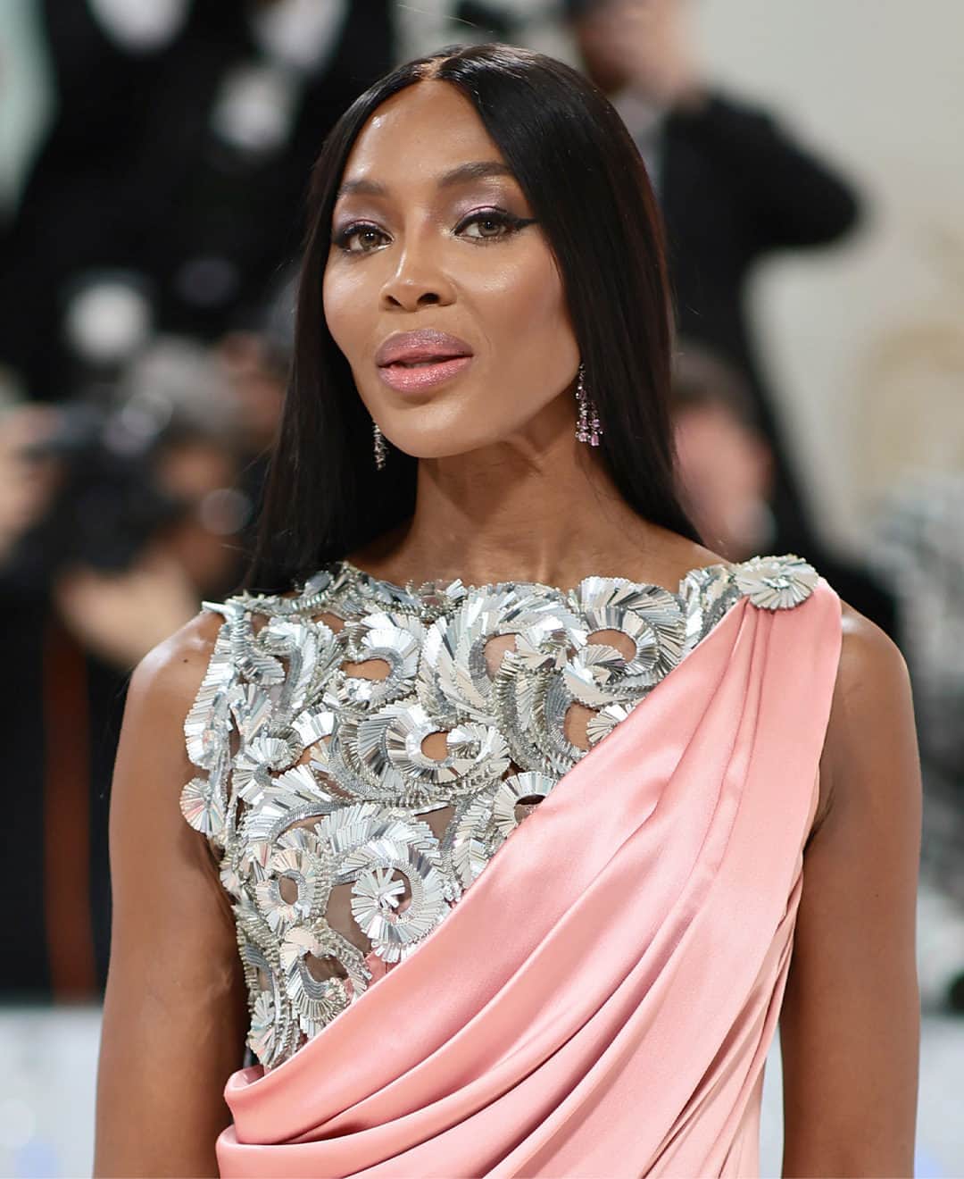 British Vogueさんのインスタグラム写真 - (British VogueInstagram)「As #NaomiCampbell turns 53 today, Vogue charts the trailblazing supermodel’s beauty evolution over the years – and revisits some of her most memorable looks at the link in bio. The recurring theme? Whether she’s sporting a geometric bob or gothic dark lips, the timeless beauty gets it right every time.」5月22日 19時00分 - britishvogue