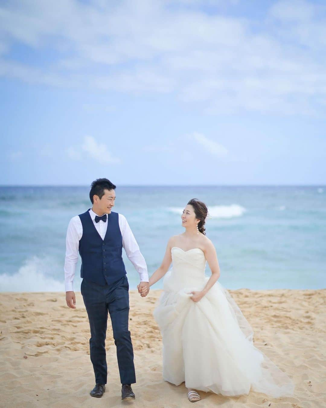 ハワイ挙式のCheersWedding チアーズウェディングさんのインスタグラム写真 - (ハワイ挙式のCheersWedding チアーズウェディングInstagram)「. #ハワイフォトツアー  ワイキキから少しドライブ  ************************* 【ハワイ挙式相談会のご案内】 ◎オンライン相談会開催中◎  チアーズウェディングでは、 ご自宅から簡単に参加できる Zoom、LINE、Skypeでの オンライン相談会を実施しております。 . ハワイ挙式をご検討されたばかりの方も、 しっかり準備を進められている方も 是非お気軽にご参加ください☺︎  【ご予約】  HPより、ご希望日時をご予約ください❣️  *********************** 【HP】 https://www.cheerswedding.jp  ☎︎0120-128-828 平日11:00〜19:00／土日祝10:00〜19:00 (水・木曜定休日)  ***********************  ◆ウェディングパーク海外 チアーズウェディングで検索！ https://foreign.weddingpark.net/agentlist/100063/  #cheerswedding  #hawaiiwedding  #チアーズウェディング #ハワイウェディング  #ハワイウェディングプロデュース  #海外ウェディング #リゾートウェディング #ガーデンウェディング  #海外挙式 #ハワイ挙式  #ハワイ婚 #結婚式  #プレ花嫁 #ブライダル #オリジナルウェディング #ウェディングレポート #海外挙式準備  #ハワイ旅行 #ハワイウェディングレポ  #ハワイウェディングフォト  #ハワイフォトウェディング  #ハワイ結婚式  #ハワイ結婚式準備  #ハワイ花嫁  #結婚式写真  #ハワイフォトツアー #ハワイオーダーメイドウェディング」5月22日 19時03分 - cheers_wedding