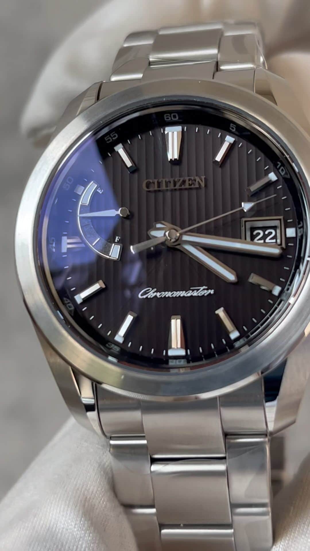 NAKANIWA WISPのインスタグラム：「TheCITIZEN's premier brand, theCITIZEN AQ1050-50E is a luxury wristwatch equipped with Eco-Drive. Rechargeable by natural light or indoor lighting, it features a durable sapphire glass and a water-resistant stainless steel case. Its high-precision time display and sophisticated design make it adaptable to any occasion, from business to casual. This watch will bring even more sparkle to your life along with the beauty of ticking time.  ■DATA TheCITIZEN Ref：AQ1050-50E men'smodel casesize：39mm price：￥385,000-  ■ Inquiry NAKANIWA WATCH 4-10-3 Minamisenba, Chuo-ku, Osaka-shi, 542-0081 TEL: 06-6251-7573 Open from 11:00 to 18:30 Closed on Wednesdays LINE ID: @910caqbg  #NAKANIWA #NAKANIWAWATCH #仲庭時計店 #Japanwatch #TheCITIZEN #AQ105050E #ザッシチズン #エコドライブ #電波腕時計」