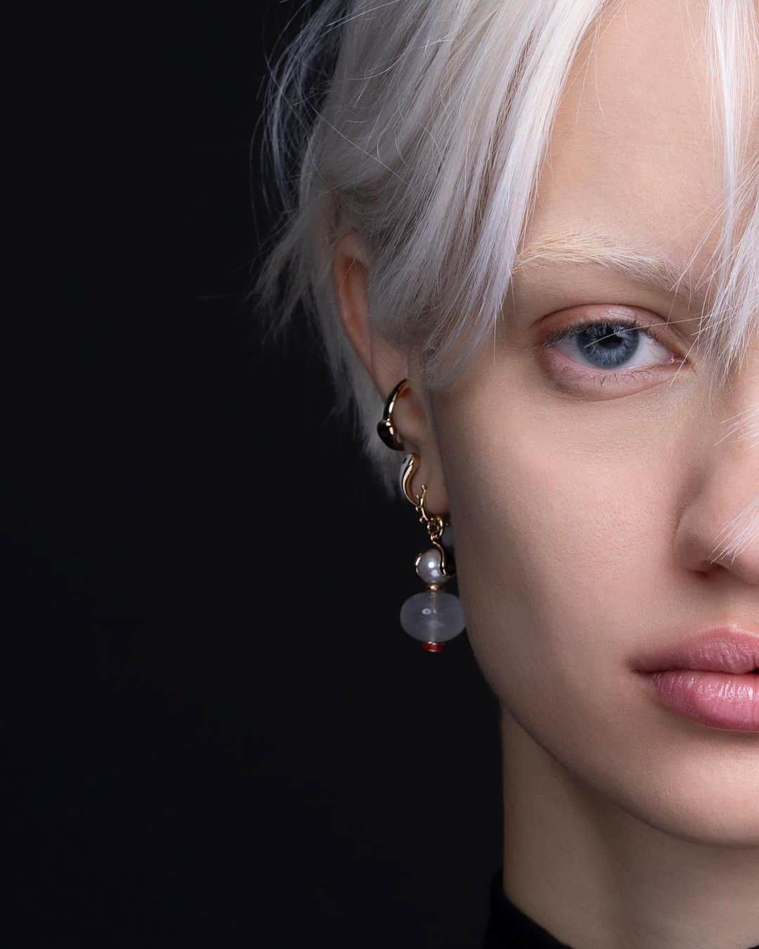 Hirotaka Jewelryのインスタグラム：「COMBINATION OF THE DAY . "Bird of Paradise" Ear Cuff "Bird of Paradise" Hoop Earring "Sea Anemone" Huggie Earring S size "Bird of Paradise" White Milky Quartz Charm Earring #hirotakajewelry」