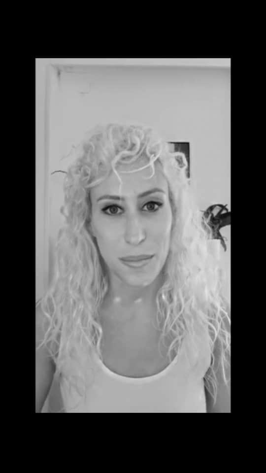Vogue Españaのインスタグラム：「Emocionantes, impredecibles y trascendentales, las primeras experiencias dejan una marca indeleble. Con motivo del 35 aniversario de Vogue España, invitamos a diferentes talentos a rememorar la primera vez que aparecieron en esta cabecera. La de @teresariott fue por sorpresa y en un evento muy especial.  #MiPrimeraVezEnVogue #Vogue35」