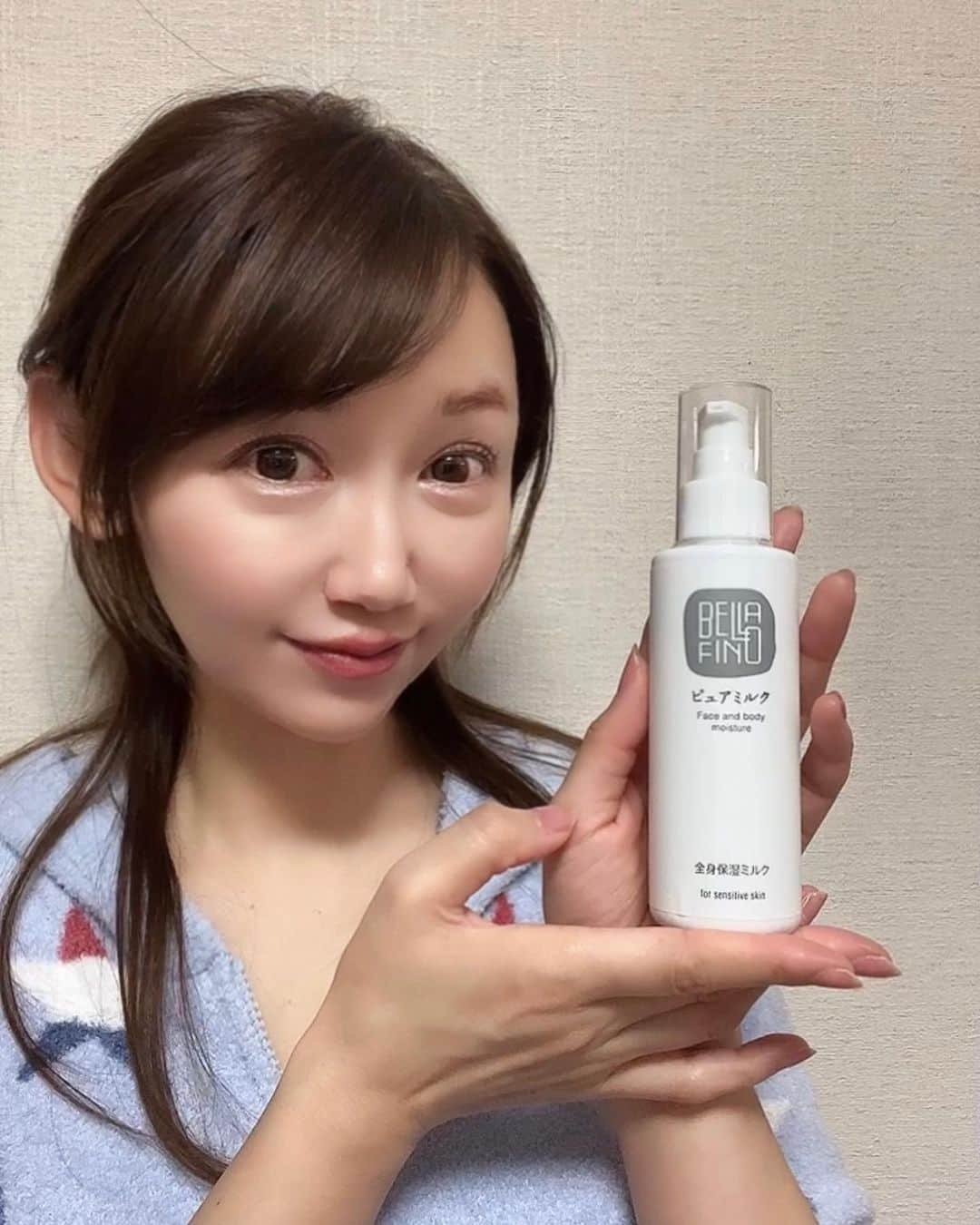 のインスタグラム：「お顔だけじゃなく、身体も保湿はするようにしています😊  でも身体は特にベタベタするのは苦手。  この全身保湿乳液、ピュアミルクは、しっとりするけど、ベタつきがなくて嬉しい❣️  セラミドが入ってるモノって好き❤️  PR @bellafino_yui #ベラフィーノ結 #ボディミルク #スクワラン #セラミドスキンケア #弱酸性スキンケア #敏感肌スキンケア #乾燥肌対策」
