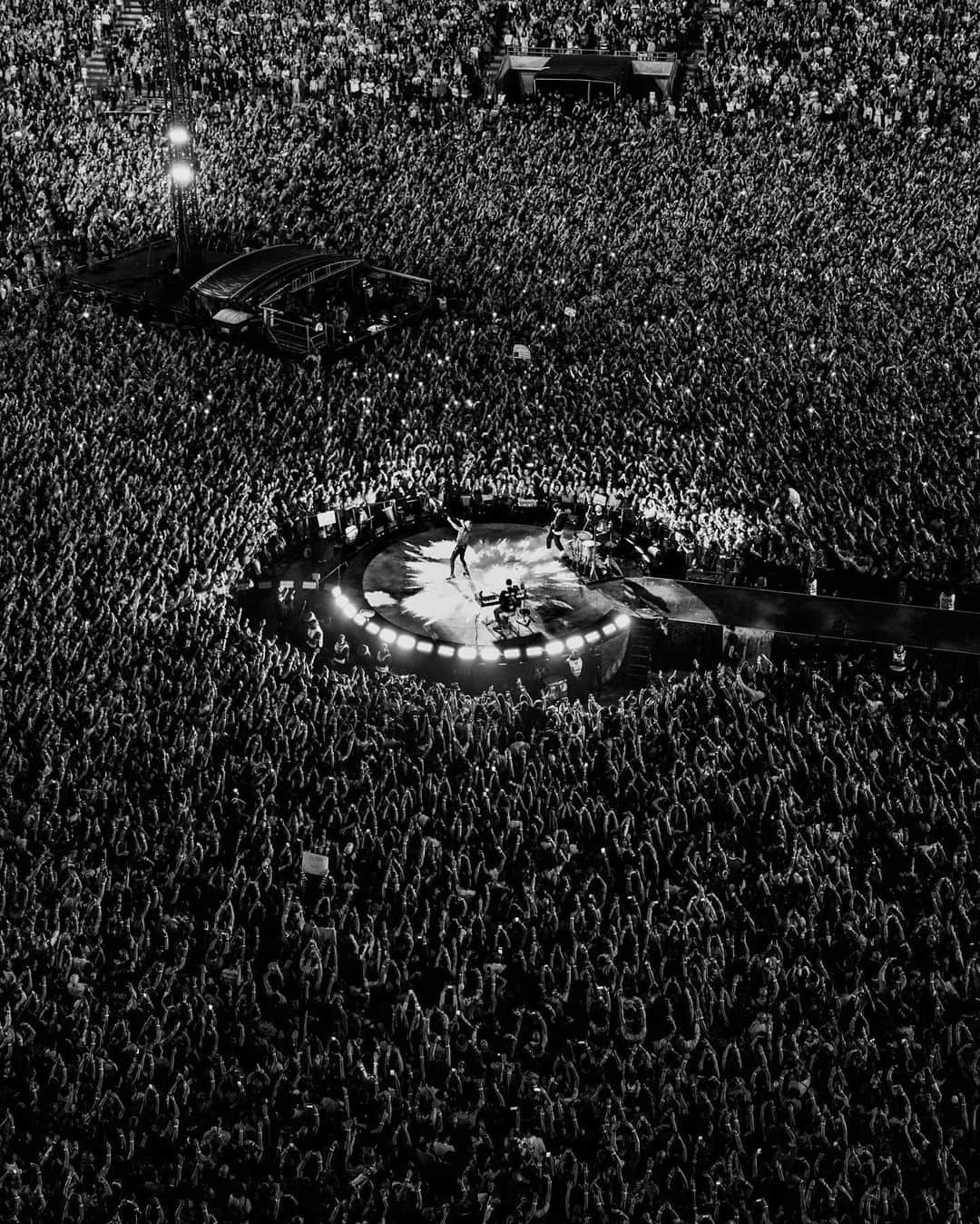 Coldplayのインスタグラム：「Show #79, Coimbra, Portugal  📷 @annaleemedia  #ColdplayCoimbra #Coldplay #MusicOfTheSpheresWorldTour」