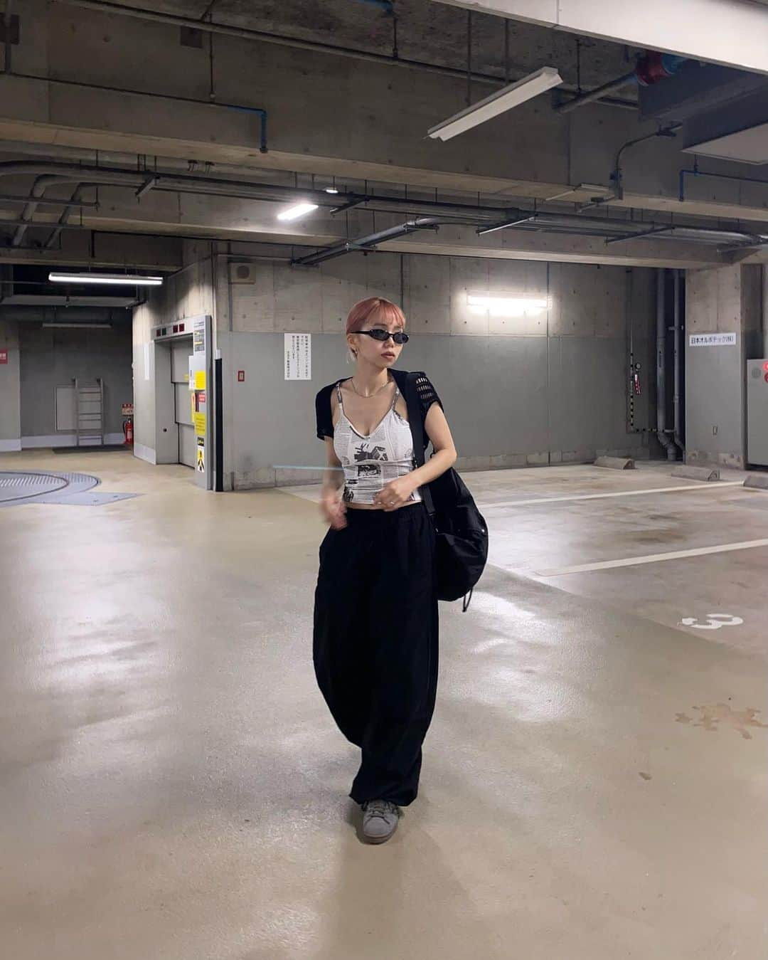 室原彩夏のインスタグラム：「ㅤㅤㅤㅤㅤㅤㅤㅤㅤㅤㅤㅤㅤ 今週の新作のjournal cup camiと short knit bolero💞 ㅤㅤㅤㅤㅤㅤㅤㅤㅤㅤㅤㅤㅤ だぼっだぼのパンツと合わせて着るのがおすすめ‼️😌 ㅤㅤㅤㅤㅤㅤㅤㅤㅤㅤㅤㅤㅤ #LAGUAGEM」