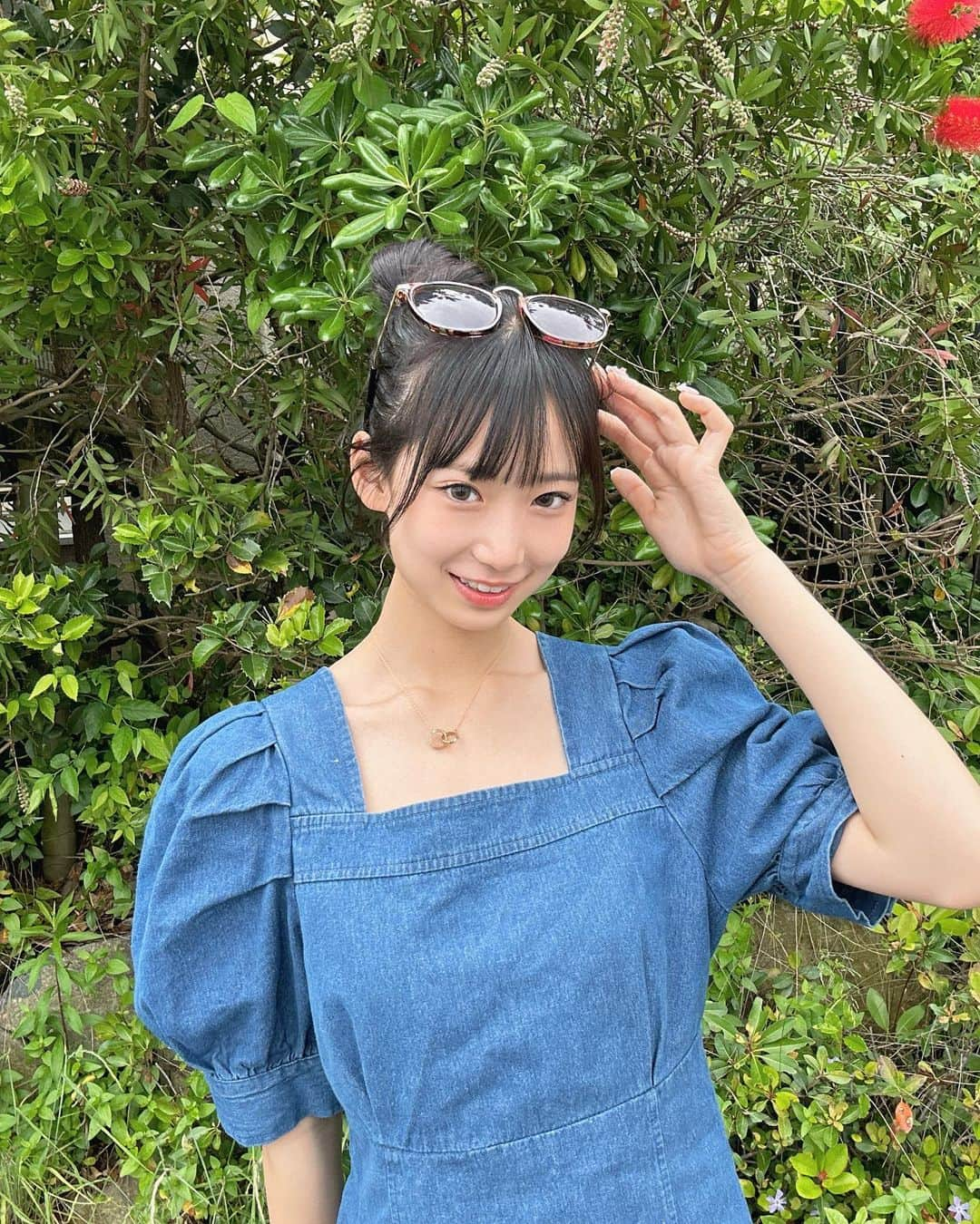 百田汐里さんのインスタグラム写真 - (百田汐里Instagram)「デニムワンピちょー可愛いでしょ＾＾︎💞 ． ．  #ミニワンピ  #デニムコーデ  #デニムワンピース  #夏  #今日好き  #今日好きになりました  #フーコック島編」5月22日 19時24分 - shi._.o19