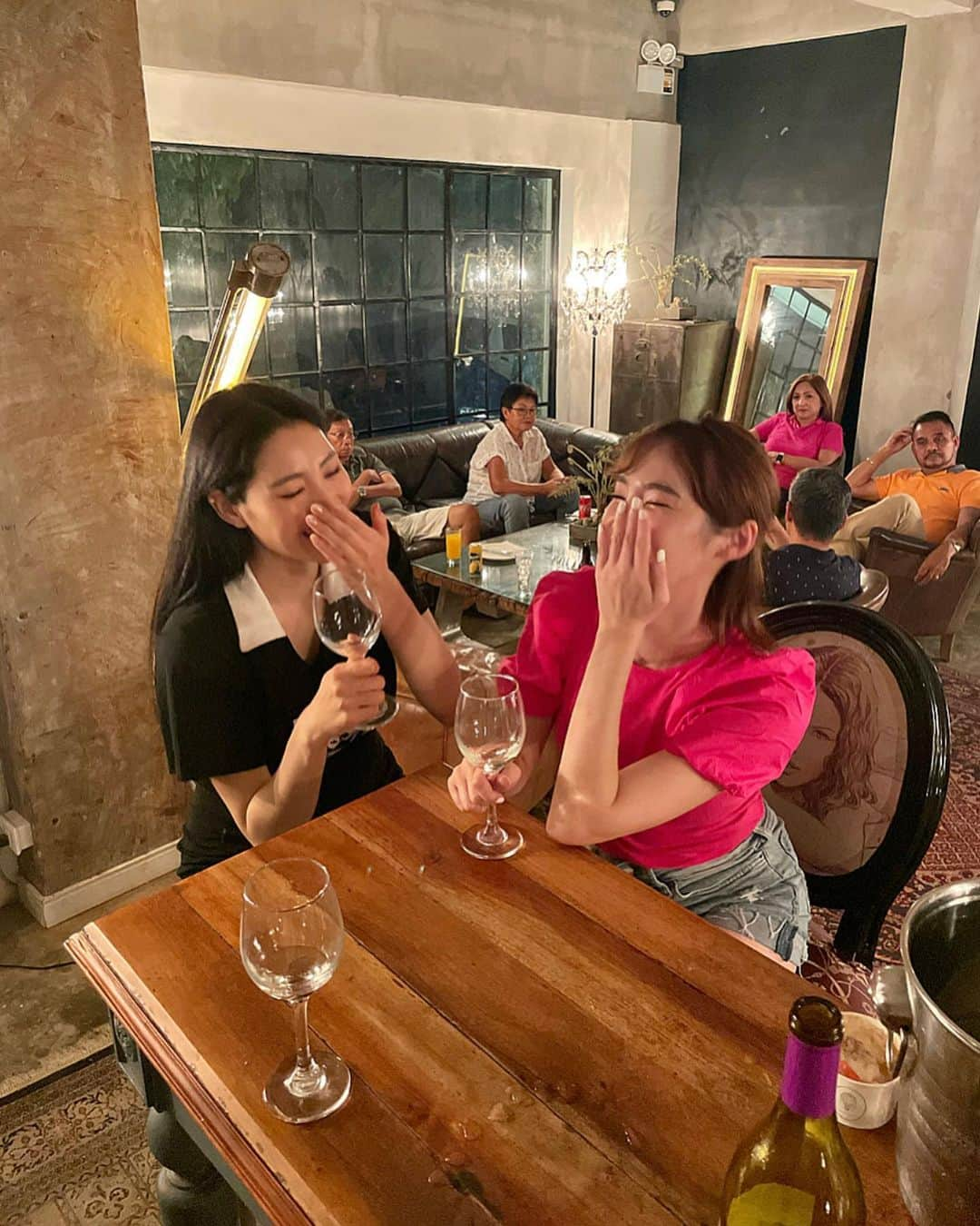 岩佐しおりさんのインスタグラム写真 - (岩佐しおりInstagram)「restaurant la vie on the mountain. everything was great🥹  学校のあるit parkからタクシーで20分🚗山の上にあるLa Vie🥂ロケーションもインテリアもお料理も全てが最高だった😭❣️セブに来たら絶対行って欲しい✨ ここは特にマッシュポテトが美味しかったあ🤤途中雨降っちゃったからまたいつかリベンジしたい🖕🏼 夜景もほんまに素敵すぎたからまたUPします🌈  📍 La Vie in the Sky   #セブ #セブ島 #セブ島留学 #qqenglish #フィリピン #フィリピン留学 #英語留学 #留学生活 #留学生 #セブ島生活 #セブグルメ #セブディナー #cebu #philippine #lavieinthesky #laparisienne #🇵🇭」5月22日 19時17分 - i_am_shiorin