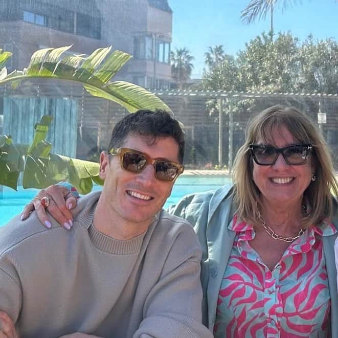 ロベルト・レヴァンドフスキのインスタグラム：「Happy birthday Mom! Thank you for your unconditional love, endless patience, guidance and support. Love you ❤️」