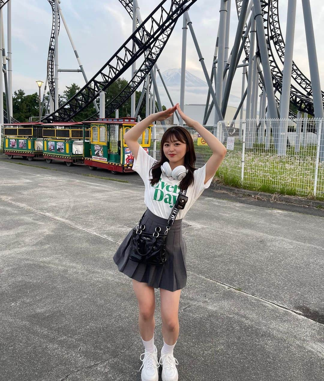 山本杏さんのインスタグラム写真 - (山本杏Instagram)「・  初！！富士急ーー！！🎢💖 楽しかったまたいきたい〜〜  #富士急ハイランド #富士急 #山梨」5月22日 19時33分 - anyamamoto0516