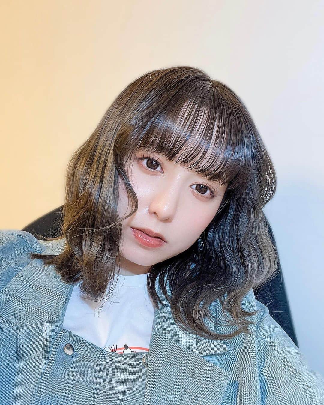 前田美里のインスタグラム：「5月も気付けば半ば。寒暖差が激しいですが、いかがお過ごしでしょうか。私は新しいことだらけの5月です。 . . #5月 #セルフィ #自撮り #ファインダー越しの私の世界 #被写体 #写真好きな人と繋がりたい #グラビア #写真 #ヲタク #櫻坂46 #欅坂46 #日向坂46 #フォロー #フォロワー募集中  #make #japanesegirl #follow #followme #좋아요 #팔로우미 #팔로미 #오오티디 #gravure」
