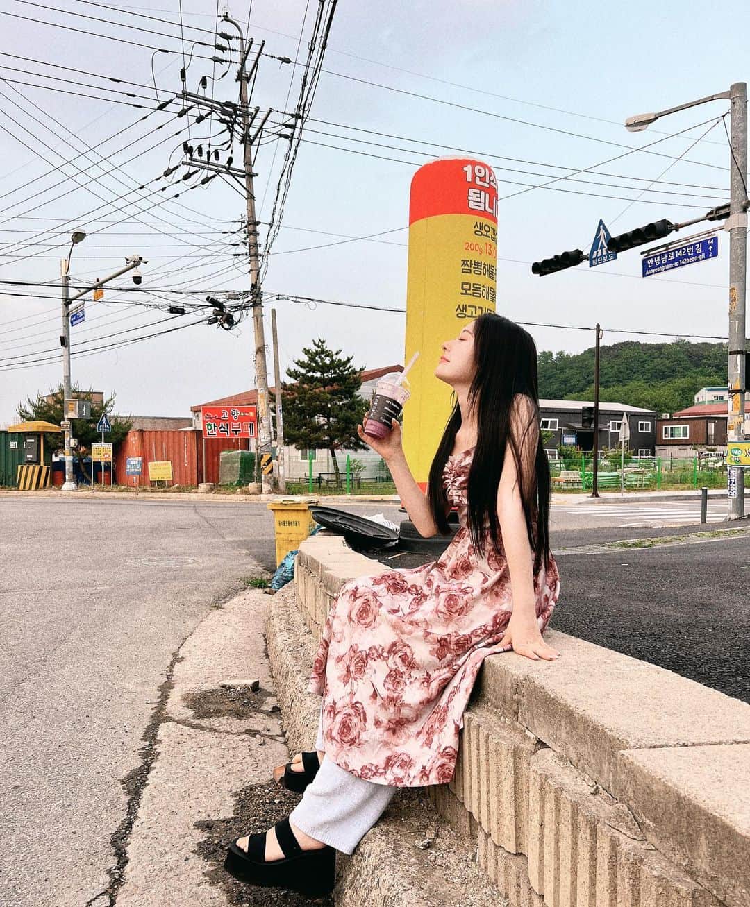 加藤美南のインスタグラム：「いつでも寝れるように下にパジャマ履いてるの忘れて写真撮ってた😮🇰🇷」