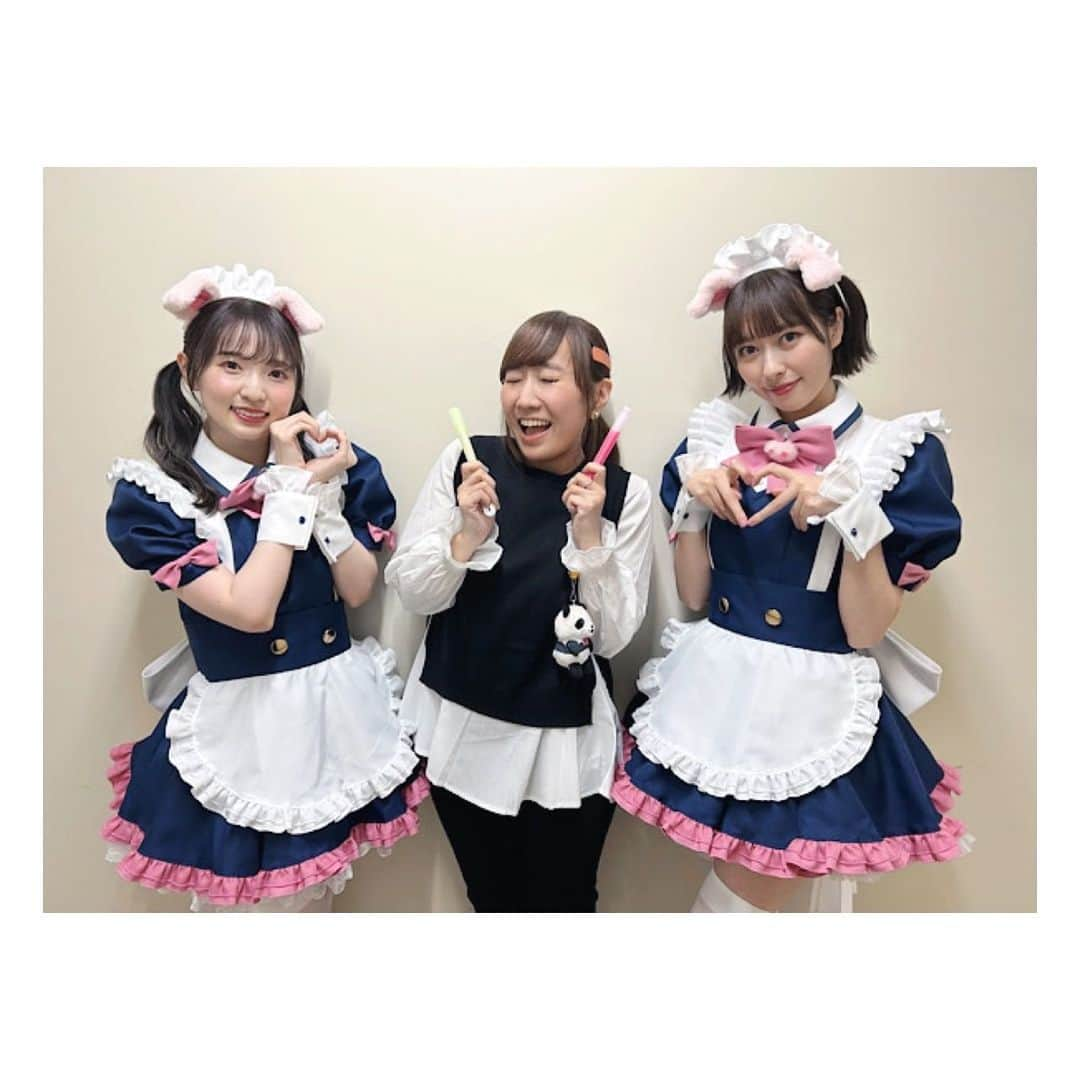 田中美海さんのインスタグラム写真 - (田中美海Instagram)「2023.05.21🐷💗  『アキバ冥途戦争 2023年ケダモノランド株主総会』 ご出席いただいた皆様、ありがとうございました！🙇‍♀️  アニメの振り返り、新作朗読劇、ミニライブパートと盛りだくさんでしたね！ キャスト勢揃いでイベントできる日が来て本当に嬉しいです…！ やはりなんといっても分散収録で叶わなかったキャスト皆さまとの掛け合い！テンポの心地よさ、生のお芝居ならではの空気感、幸せでした☺️  メイド服で披露することができた『純情メイドぶっころ主KISS』💗 ダンスリハもありながらなごみ役のれいれいとミニライブパートを務めさせていただきました！ 盛り上がってくれて嬉しかったです！！ 昼夜公演の後にはとんとことんでチェキ大会📸笑 ペンライト持って応援してくれてすごく嬉しかったああ🥹🥹  アーカイブ配信もあります！昼夜全く違う朗読パートは必見です👀✨詳しくは公式Twitterをチェックしてくださいね！  またいつかどこかで、皆さんに会えますように！  #アキバ冥途戦争 #チェキ会 #おひねりちゃん」5月22日 19時29分 - minazou_in_sta