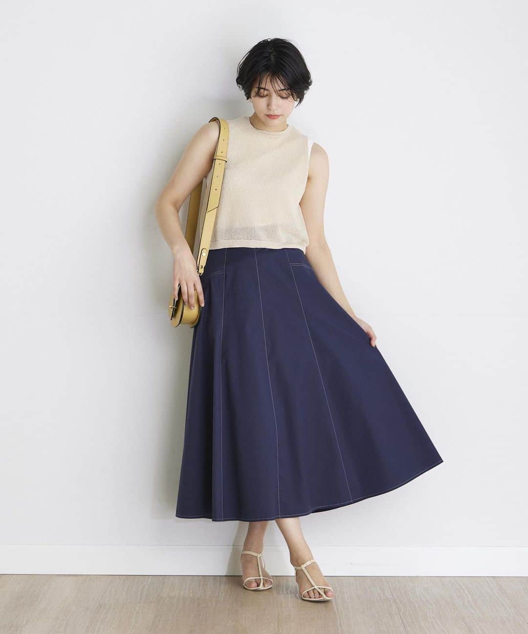 clearimpression_officialのインスタグラム：「• INED CLARO   NEW IN　～May～  初夏に映える装い  ノースリーブアンサンブル ￥10,890 (税込)  ステッチワークフレアスカート ￥12,100 (税込)  #inedclaro #イネドクラロ #大人カジュアル　 #きれいめカジュアル #休日コーデ #大人女子 #レイヤードコーデ #フレアスカート #flandreonlinestore」